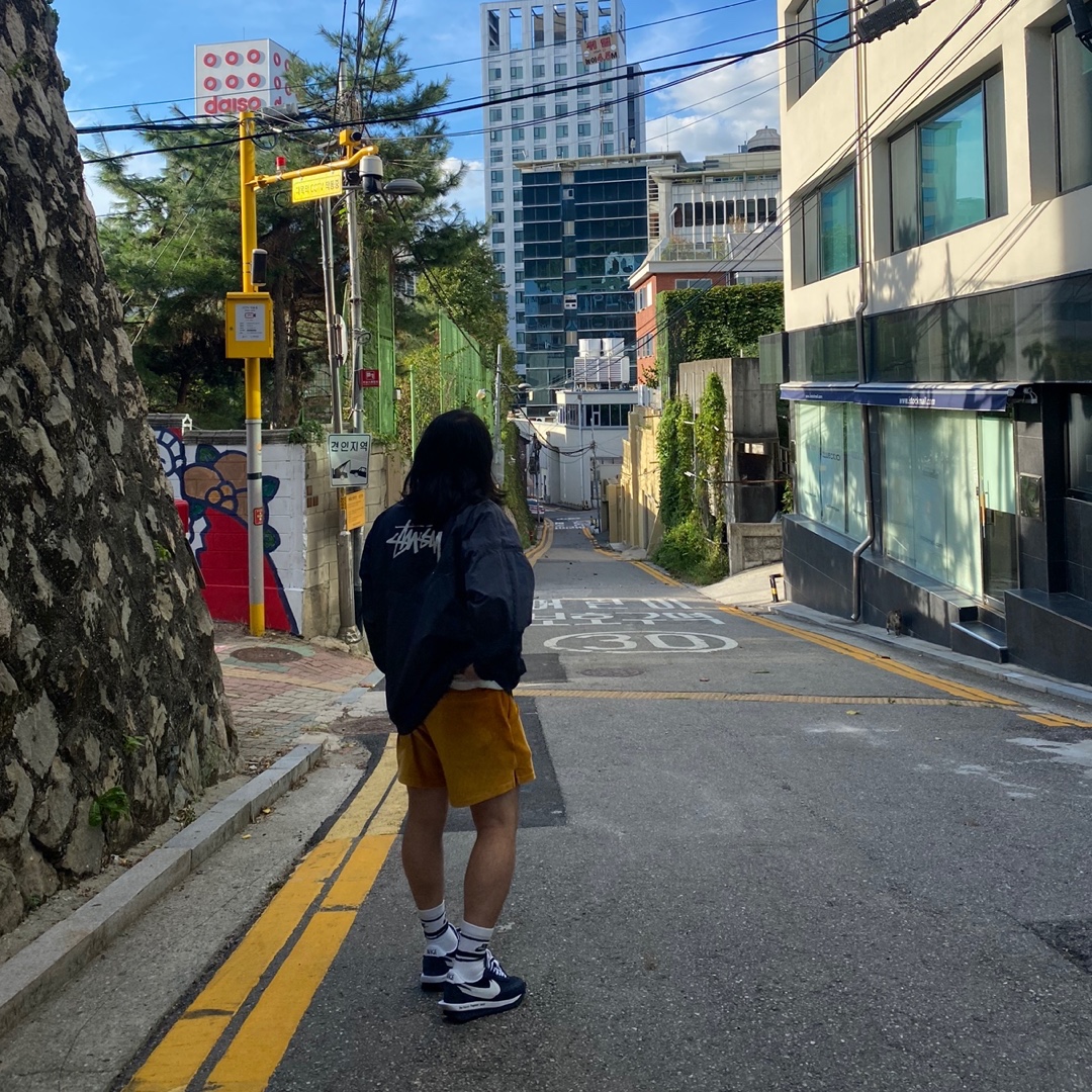 Nike x Stussy Windrunner Jacket Off Noir, IAB Studio Corduroy Shorts Mustard for Worksout 착용 스타일