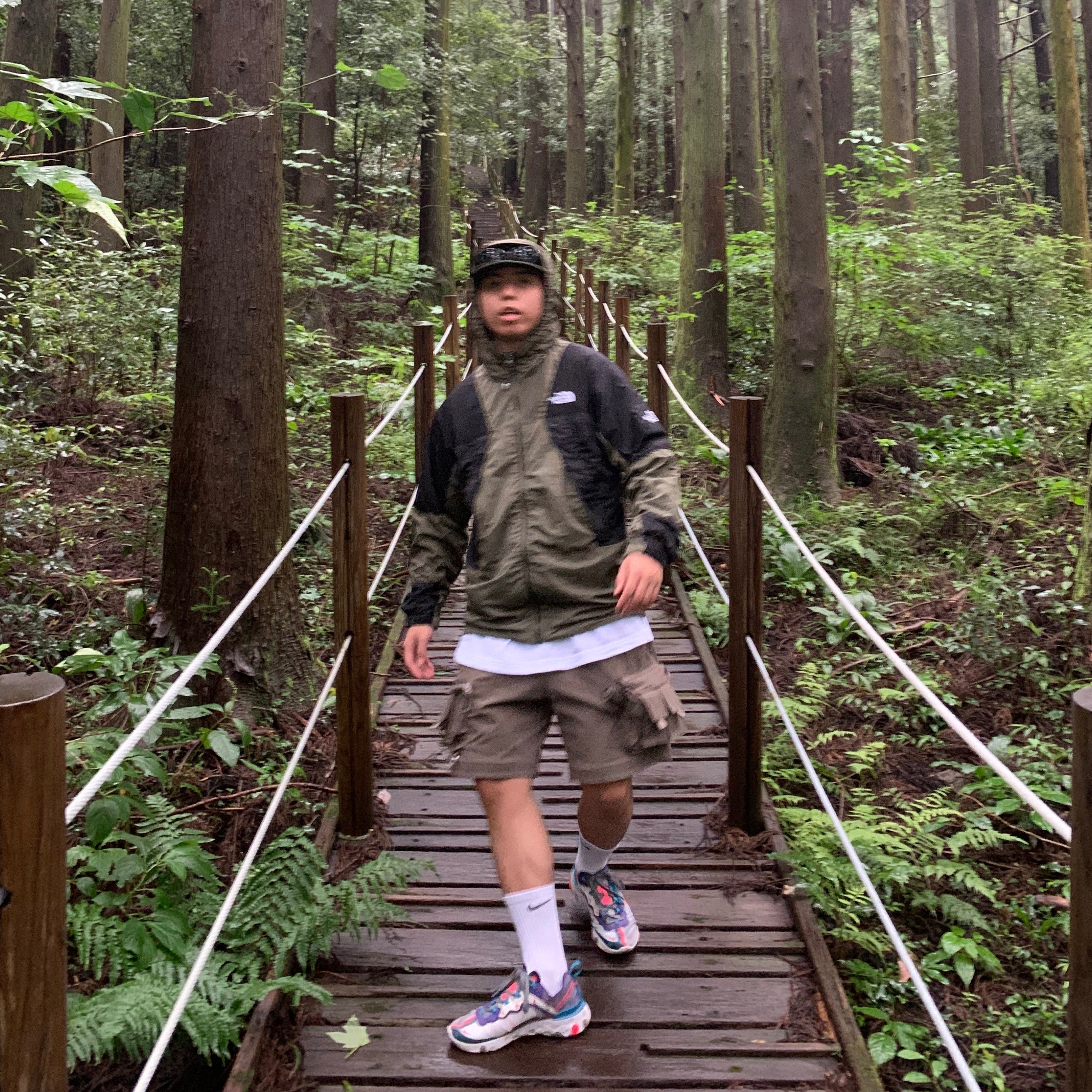 Nike React Element 87 Red Orbit, Nike ACG Cargo Shorts Ironstone - Asia 착용 스타일
