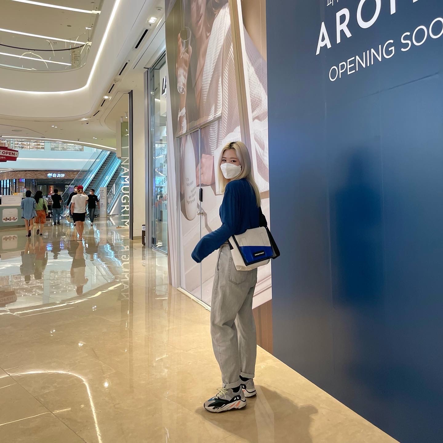 Adidas Yeezy Boost 700 Wave Runner Solid Grey 2017/2019 착용 스타일 - 1