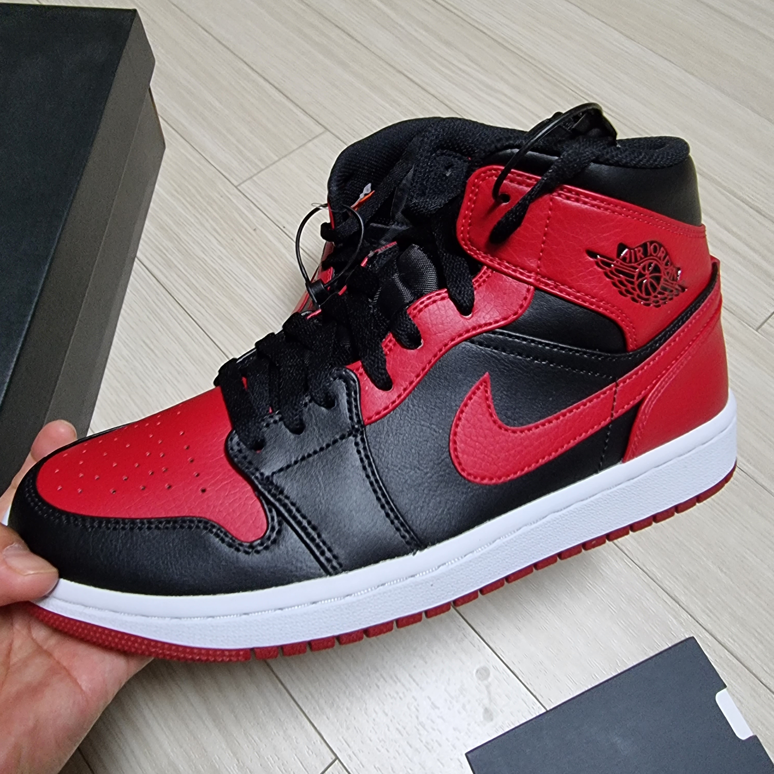 Jordan 1 Mid Bred Banned 2020 착용 스타일 - 2