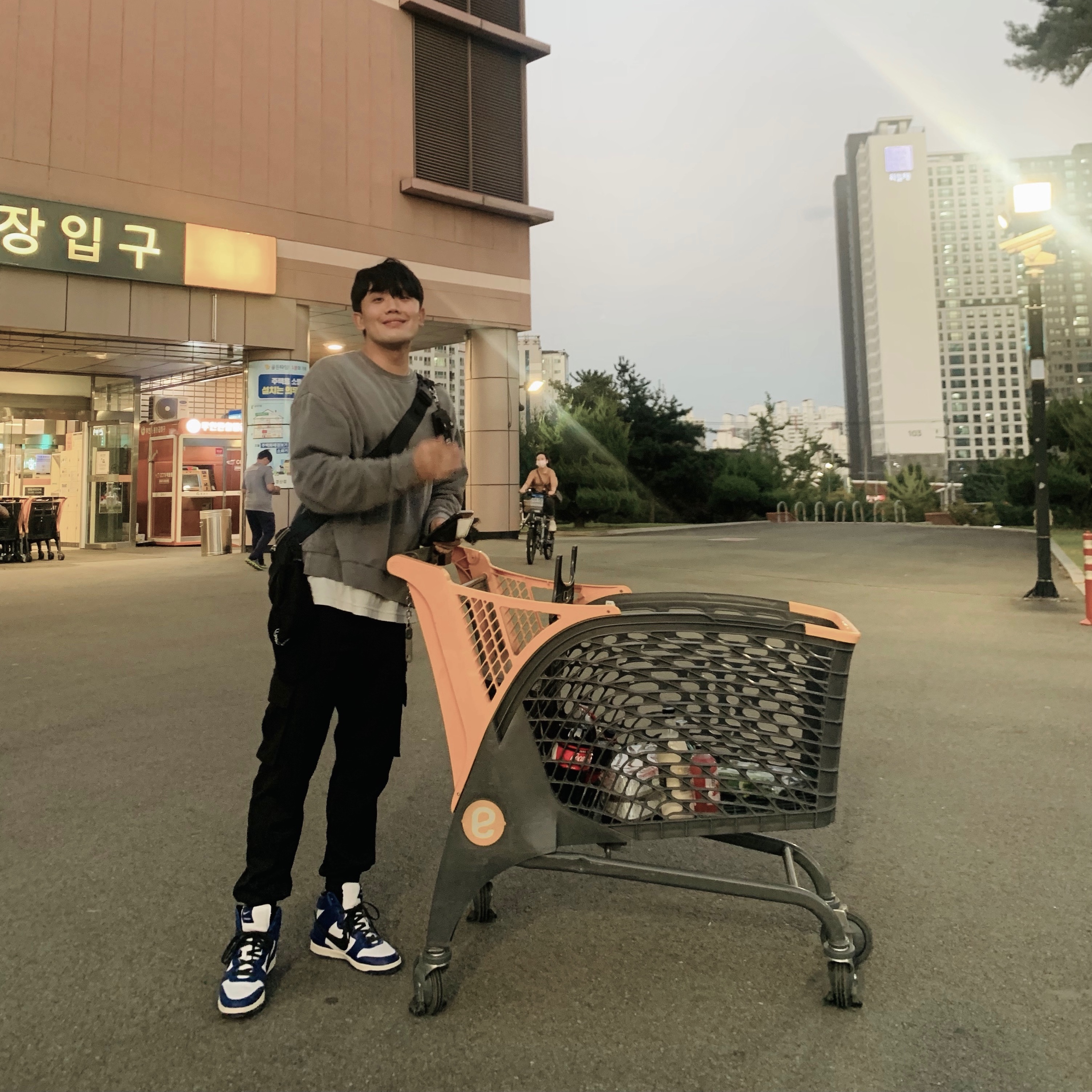 Nike x Ambush Dunk High Deep Royal Blue 착용 스타일