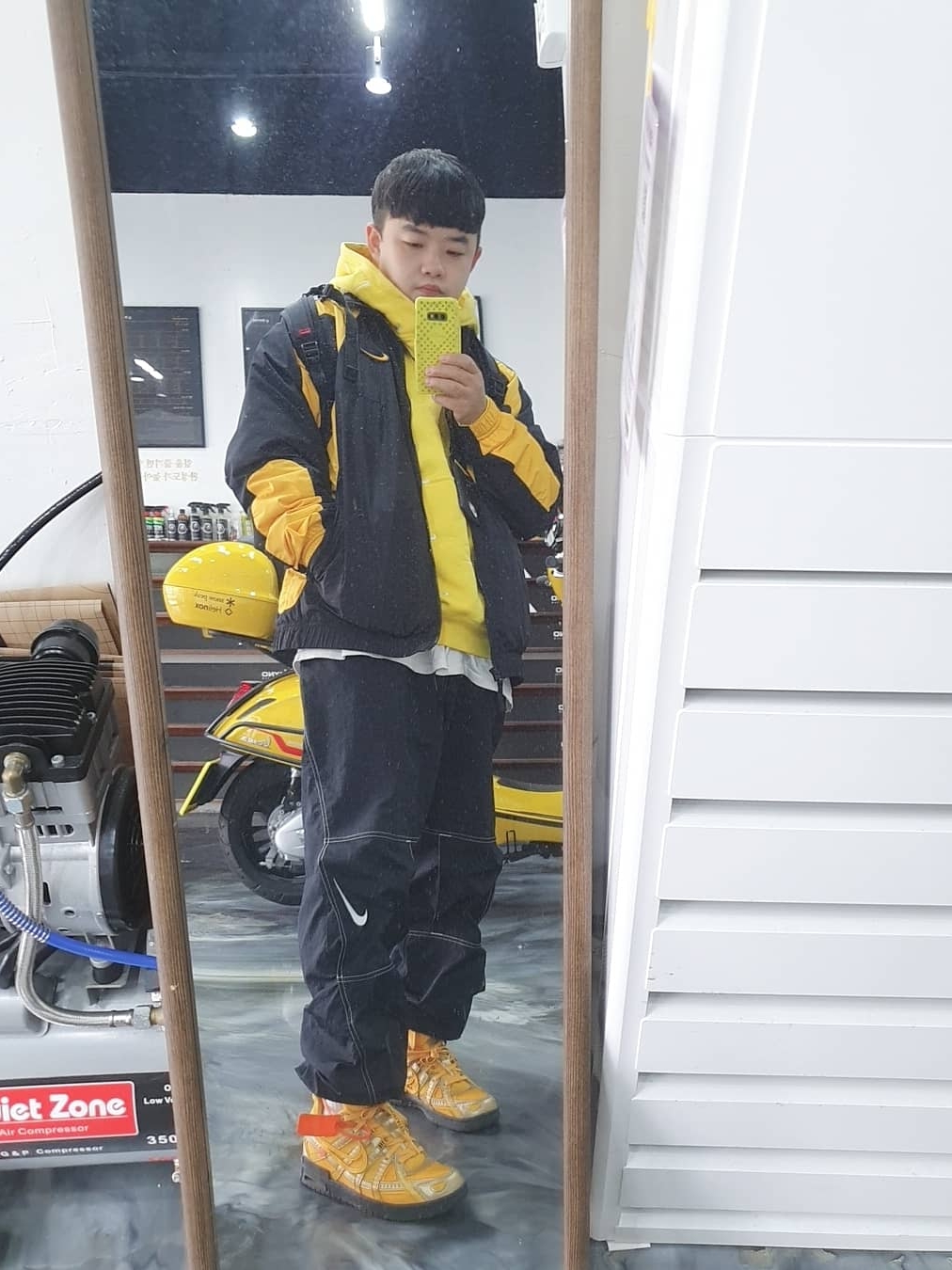 Nike x Drake Nocta Essential Track Jacket - US/EU, Nike NRG Swoosh Logo Hoodie Chrome Yellow 착용 스타일 - 1