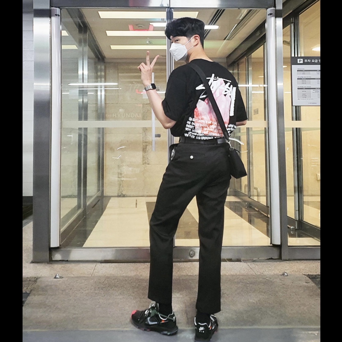 (W) Nike x Off-White Zoom Terra Kiger 5 Black, Stussy Reflection T-Shirt Black 착용 스타일 - 1