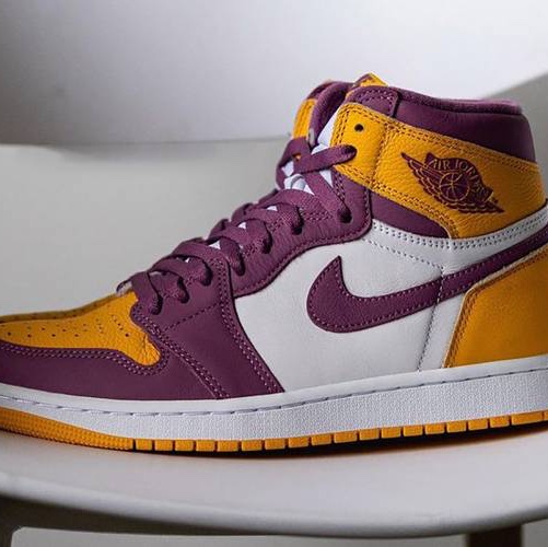 (GS) Jordan 1 Retro High OG University Gold Light Bordeaux, Jordan 1 Retro High OG University Gold Light Bordeaux 착용 스타일 - 2