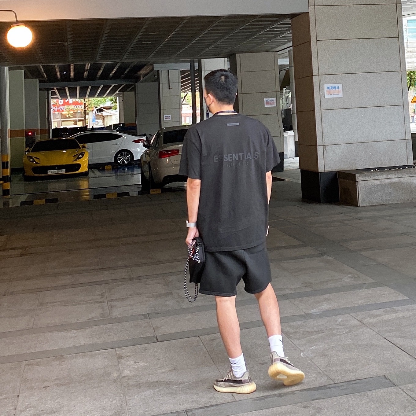 Adidas Yeezy Boost 350 V2 Zyon, Essentials Sweatshorts Black - 21SS 착용 스타일