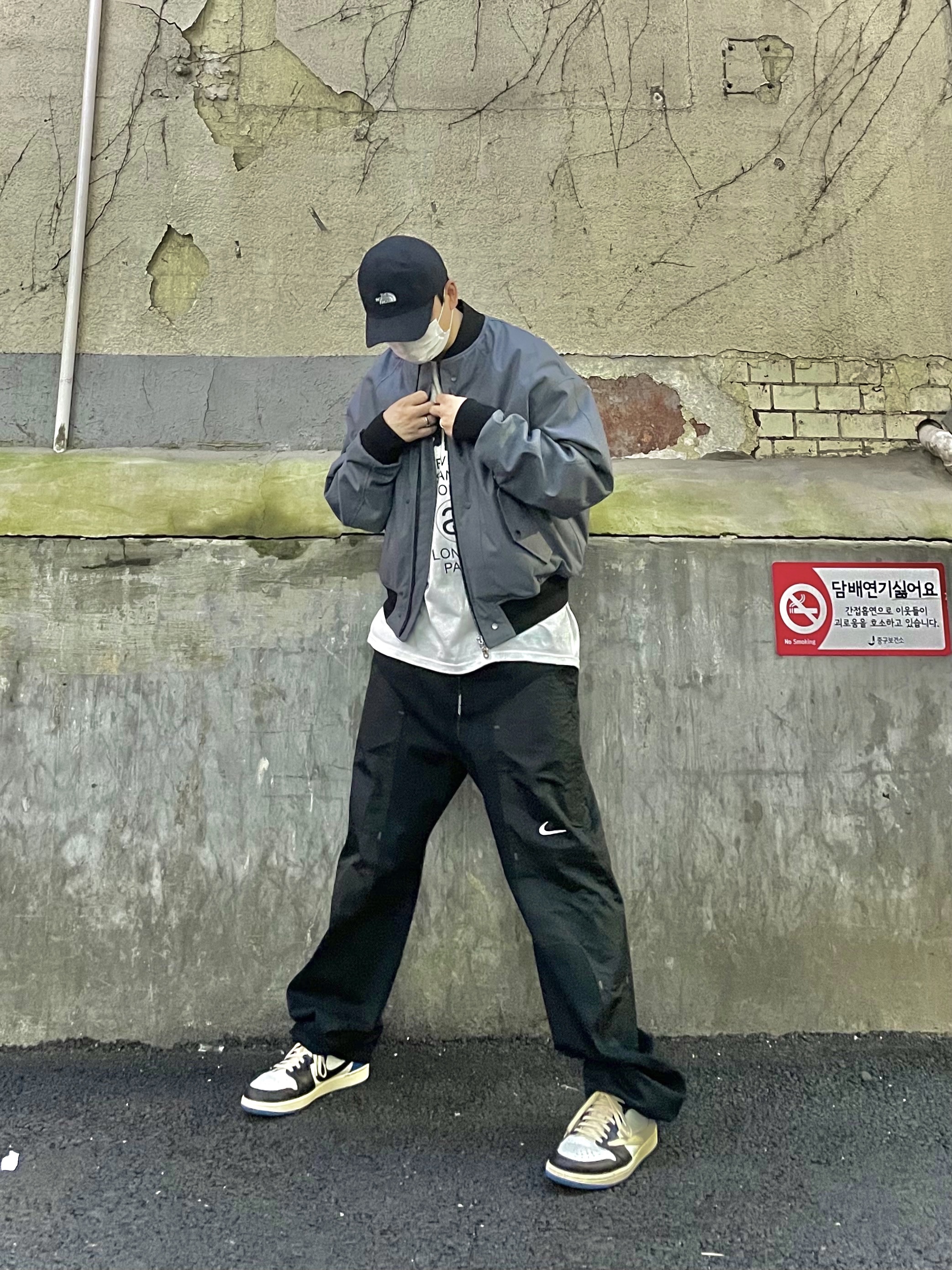 Jordan 1 x Travis Scott x Fragment Retro Low OG SP Military Blue, Nike x Off-White NRG Pants Black 착용 스타일