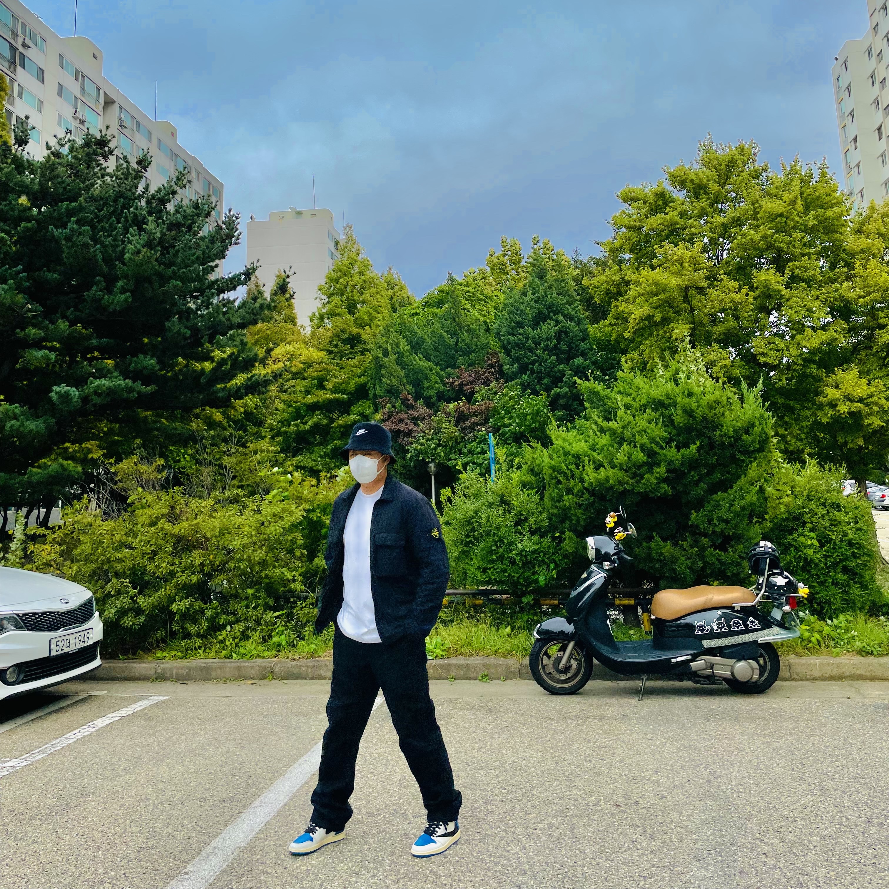 Jordan 1 x Travis Scott x Fragment Retro High OG SP Military Blue, Nike Futura Corduroy Bucket Black 착용 스타일 - 2