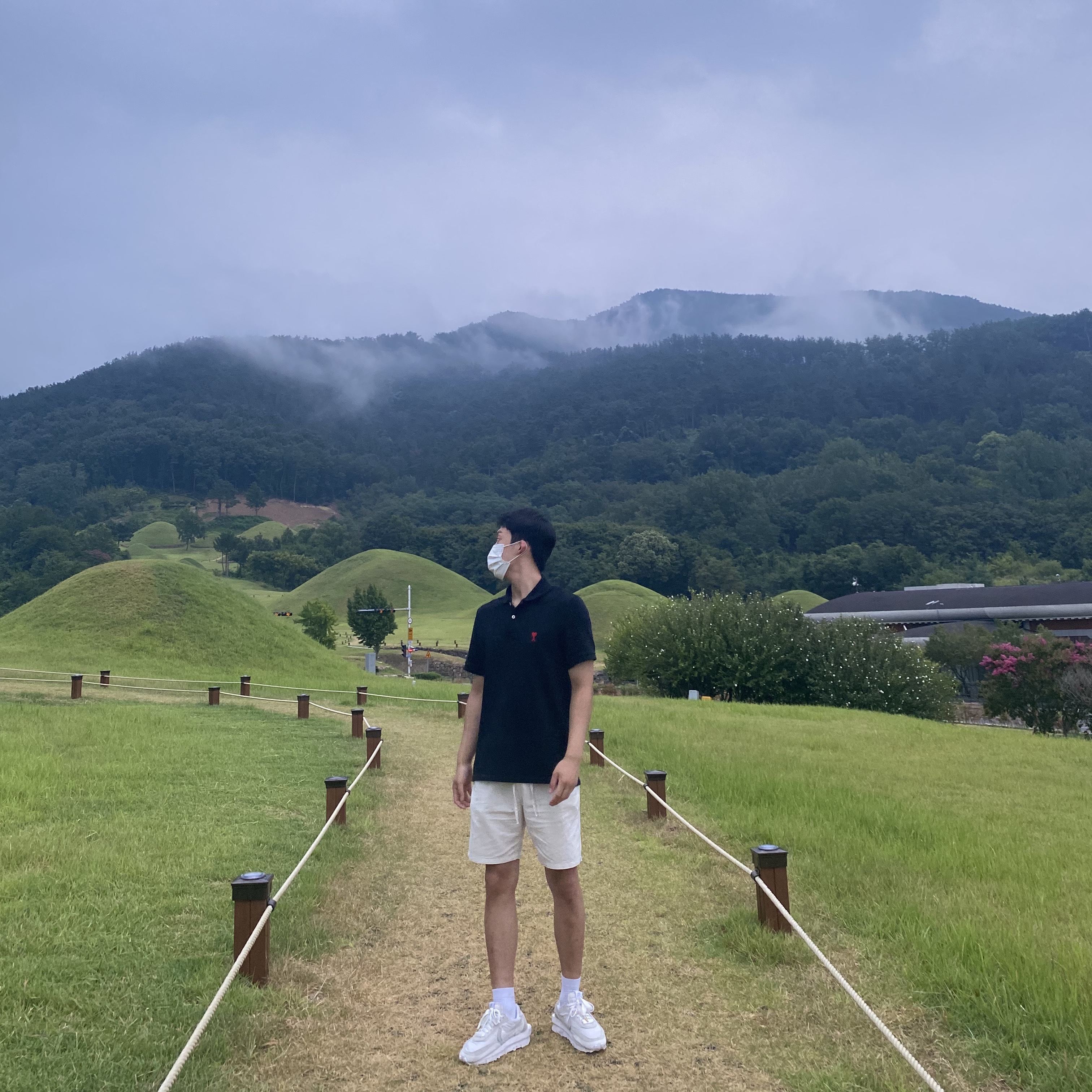 Nike x Sacai LDWaffle White Nylon, AMI de Coeur Polo Shirt Black 착용 스타일