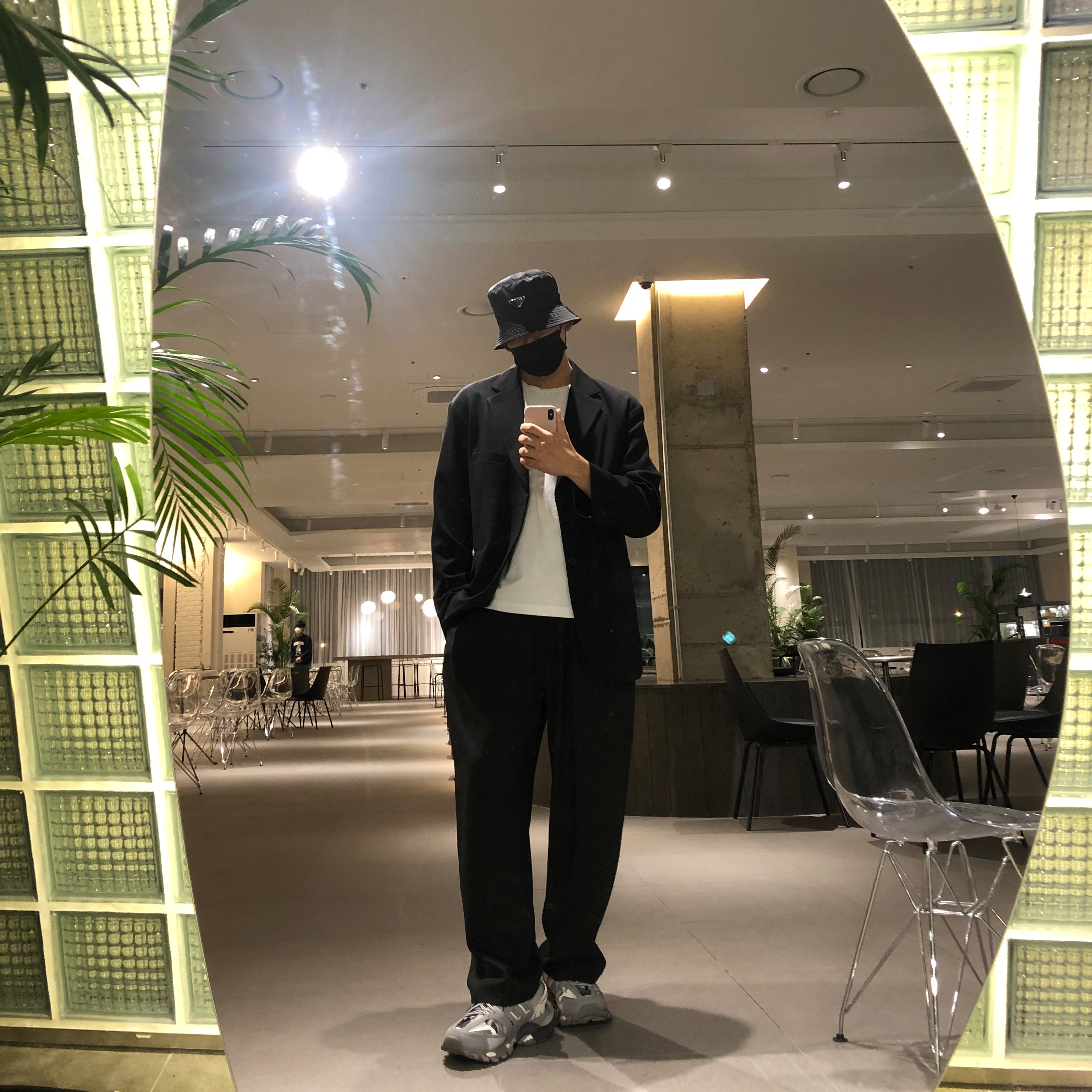 Prada Re-Nylon Bucket Hat Black, Balenciaga Track Sneakers Grey White 2019 착용 스타일 - 2