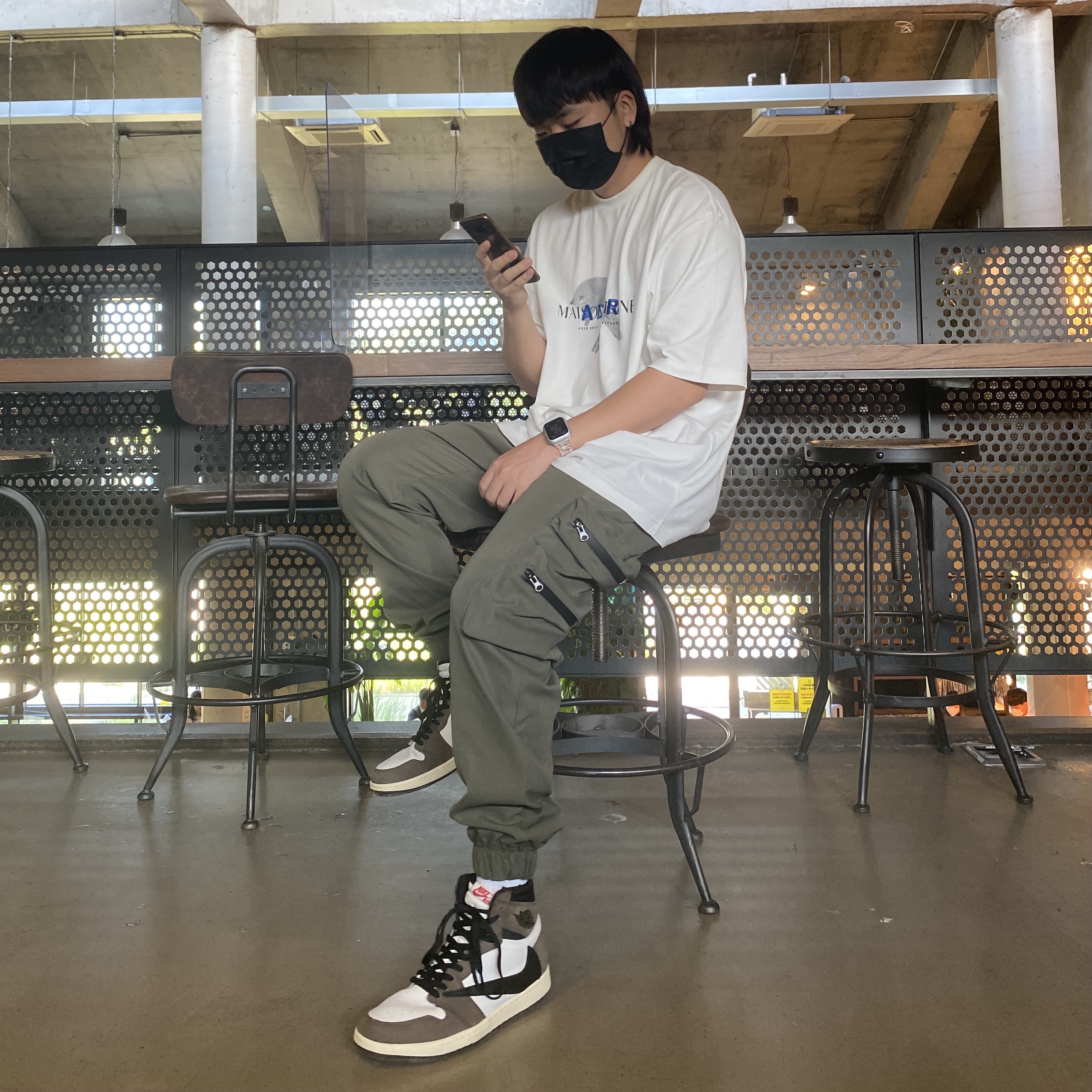 Jordan 1 x Travis Scott Retro High OG SP Mocha 착용 스타일