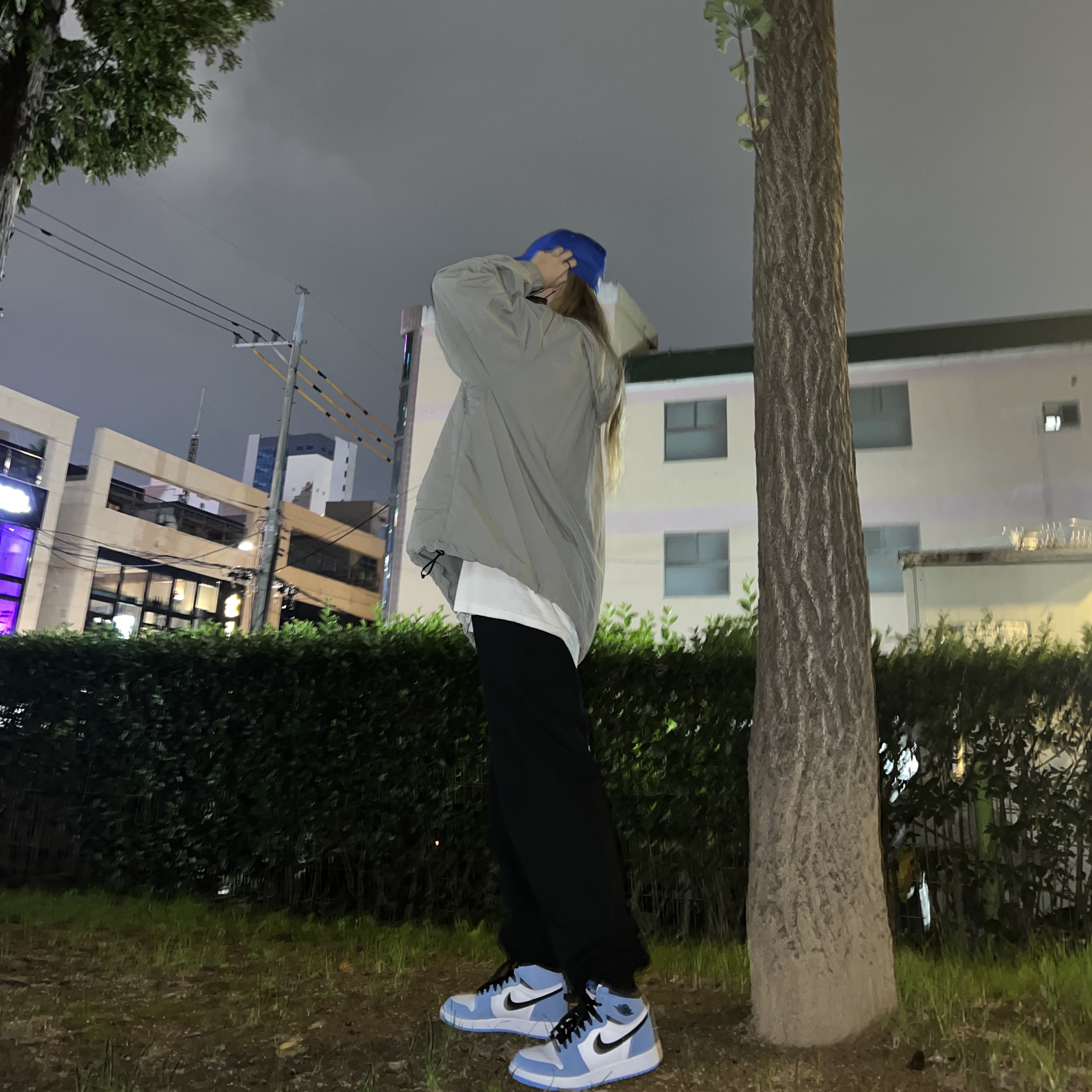 Jordan 1 Retro High OG University Blue 착용 스타일 - 3