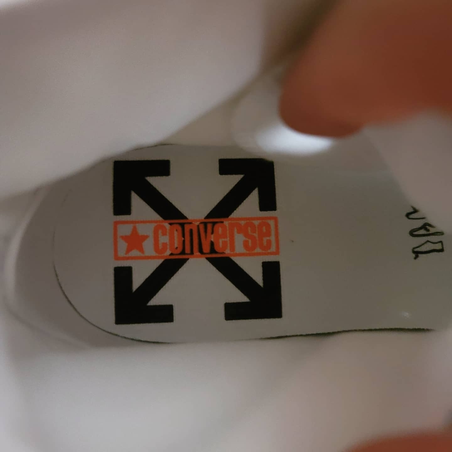 Converse x Off-White Chuck 70 High V2 2021 착용 스타일 - 2