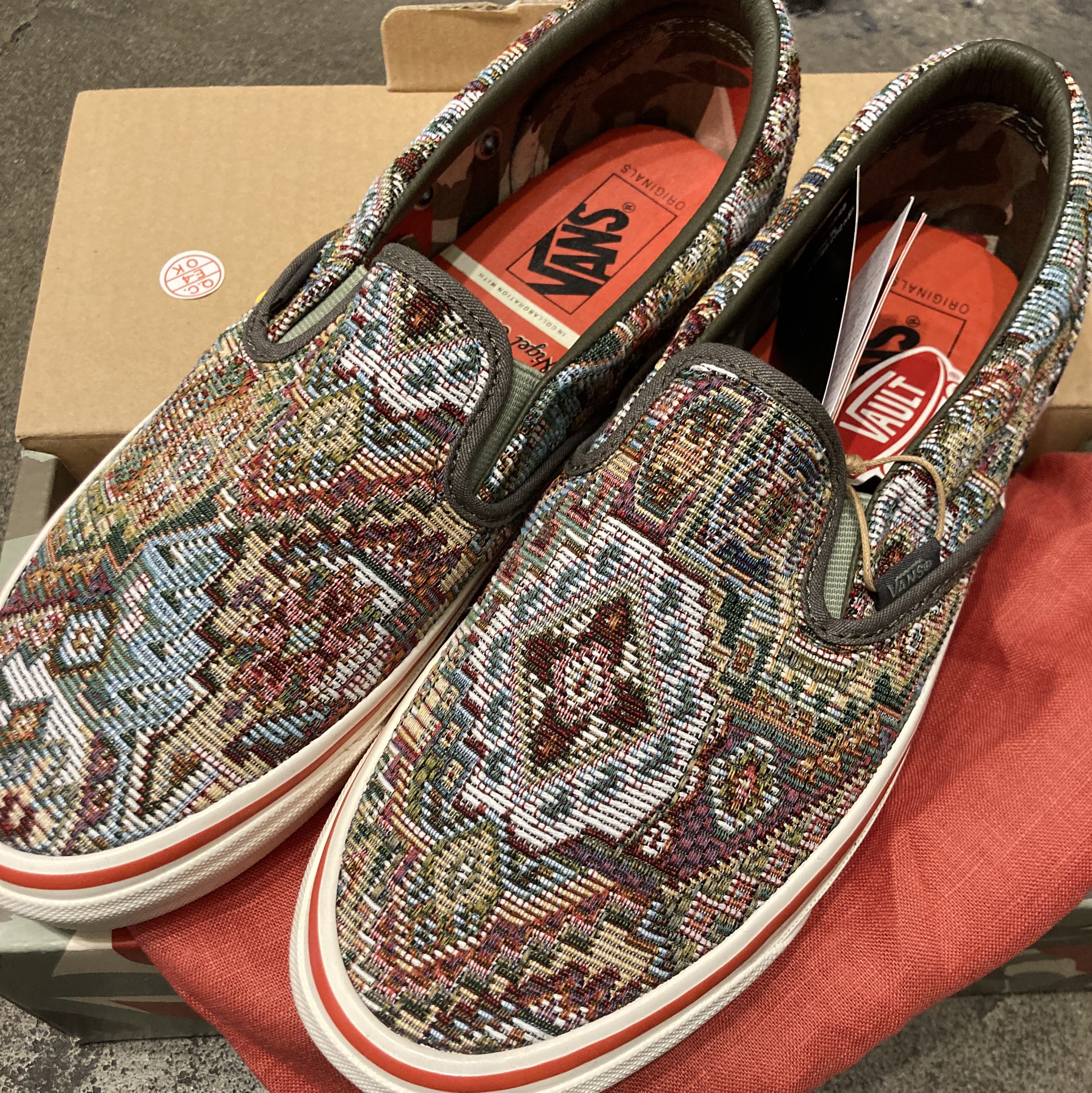 Vans Vault x Nigel Cabourn OG Classic Slip-On LX Carpet Green Mix 착용 스타일 - 1