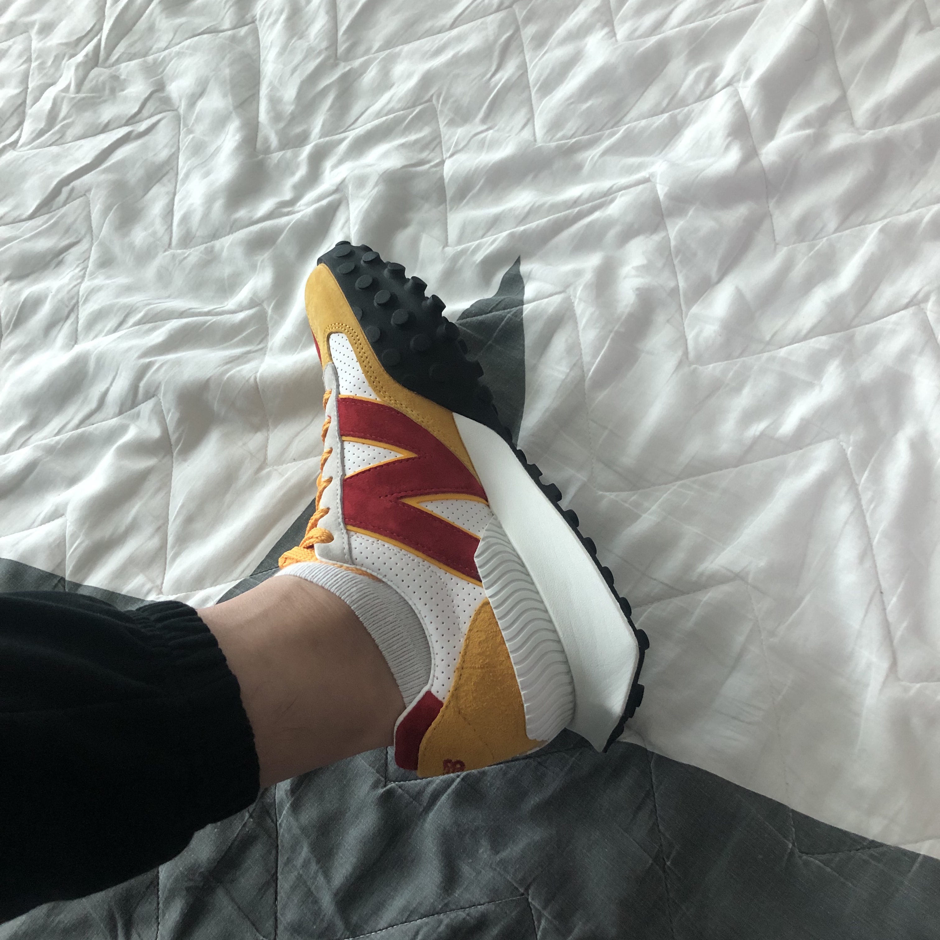 New Balance x Casablanca XC-72 Yellow Samba 착용 스타일 - 2