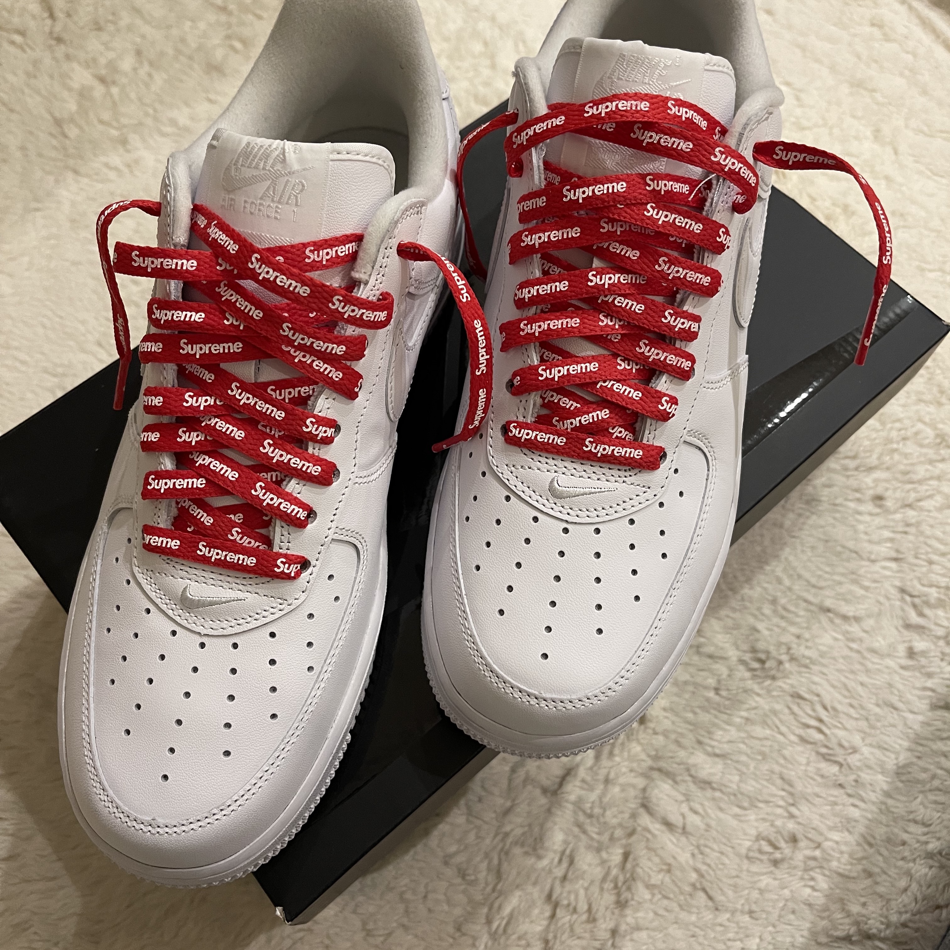Nike x Supreme Air Force 1 Low White 착용 스타일