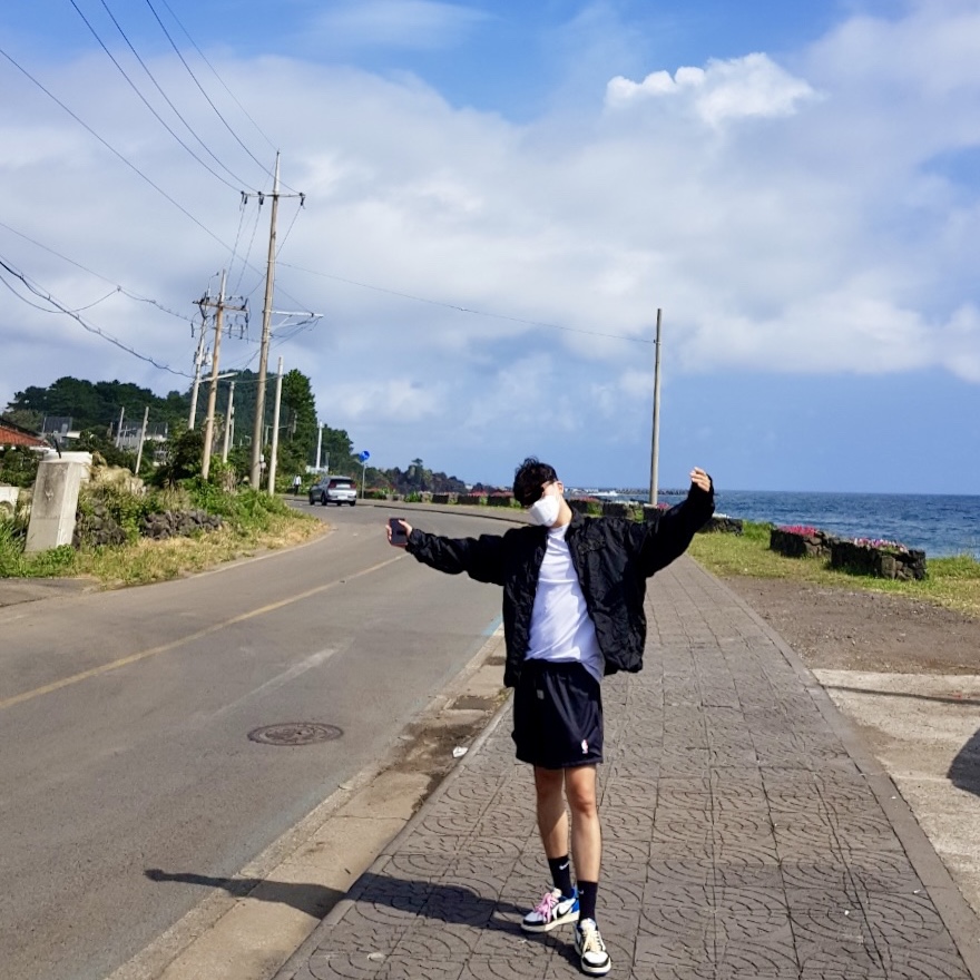 Jordan 1 x Travis Scott x Fragment Retro Low OG SP Military Blue, Nike x Fear of God Basketball Shorts Off Noir 착용 스타일