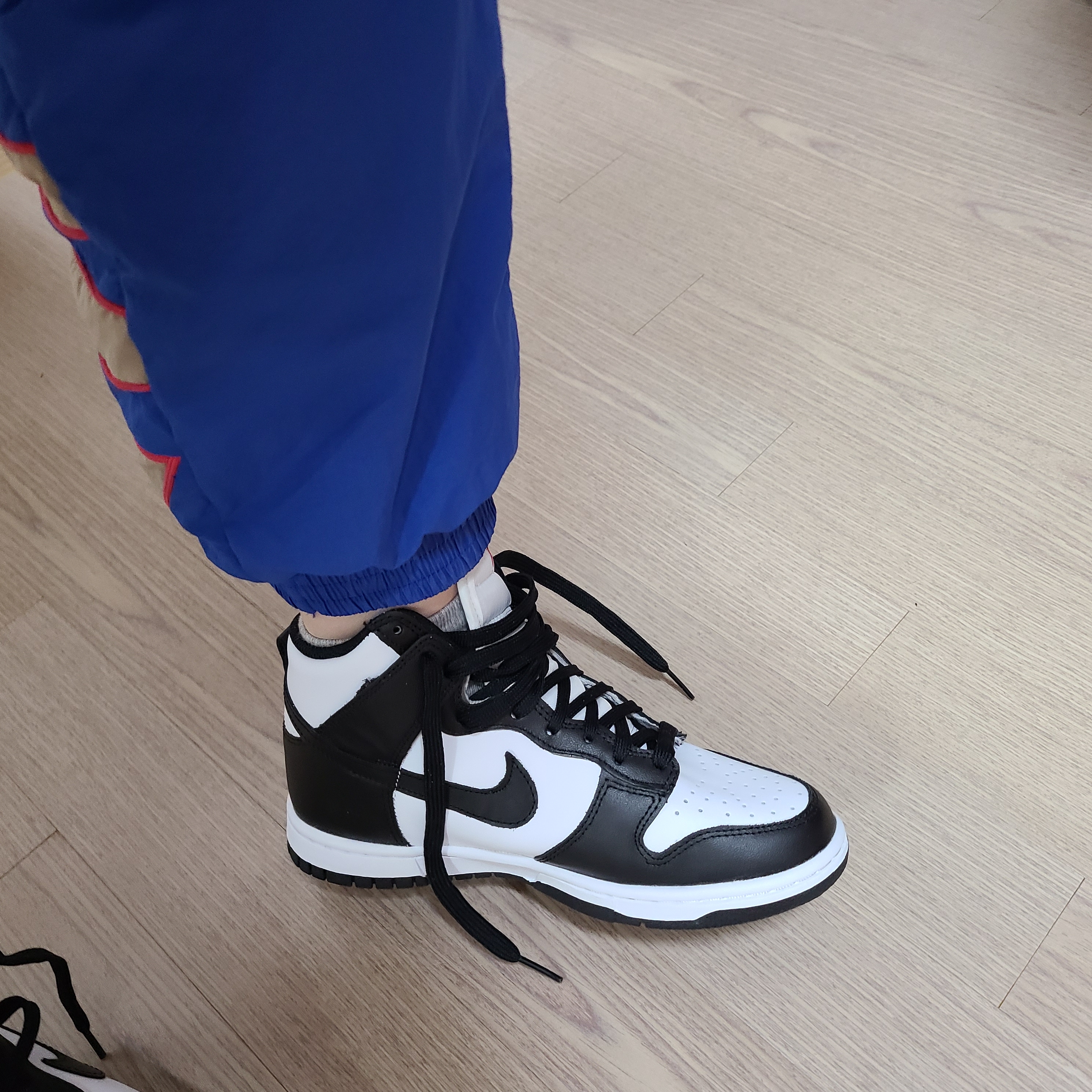(W) Nike Dunk High Black and White 착용 스타일