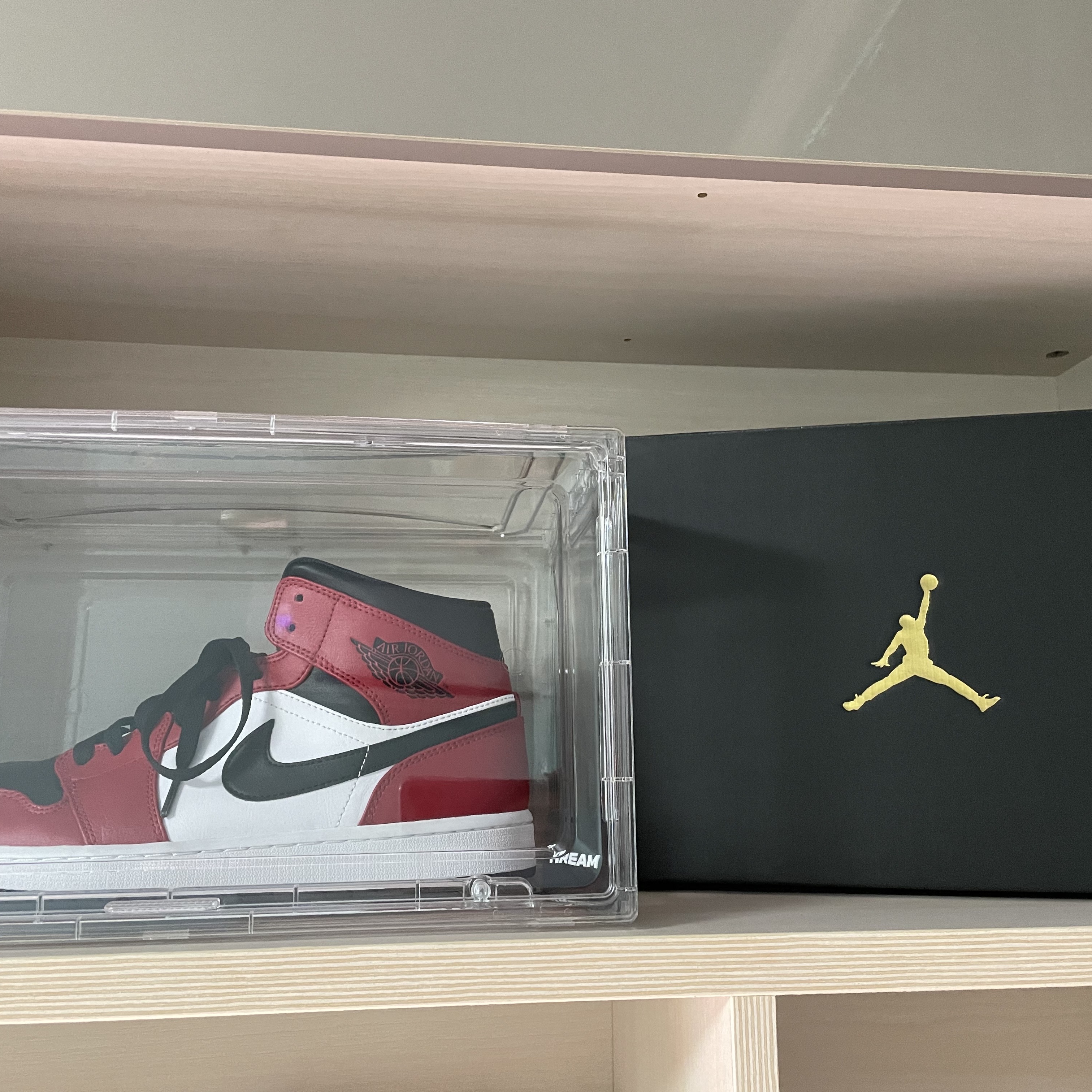 Jordan 1 Mid Chicago Black Toe 착용 스타일 - 3