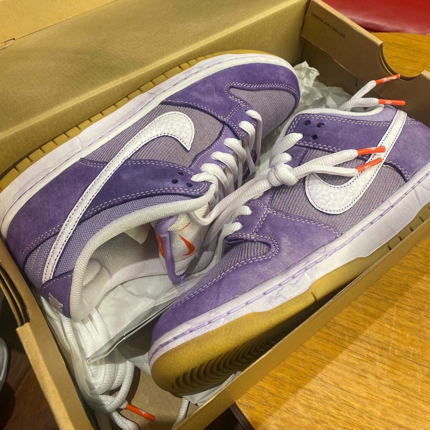 Nike SB Dunk Low Pro ISO Orange Label Lilac 착용 스타일 - 2