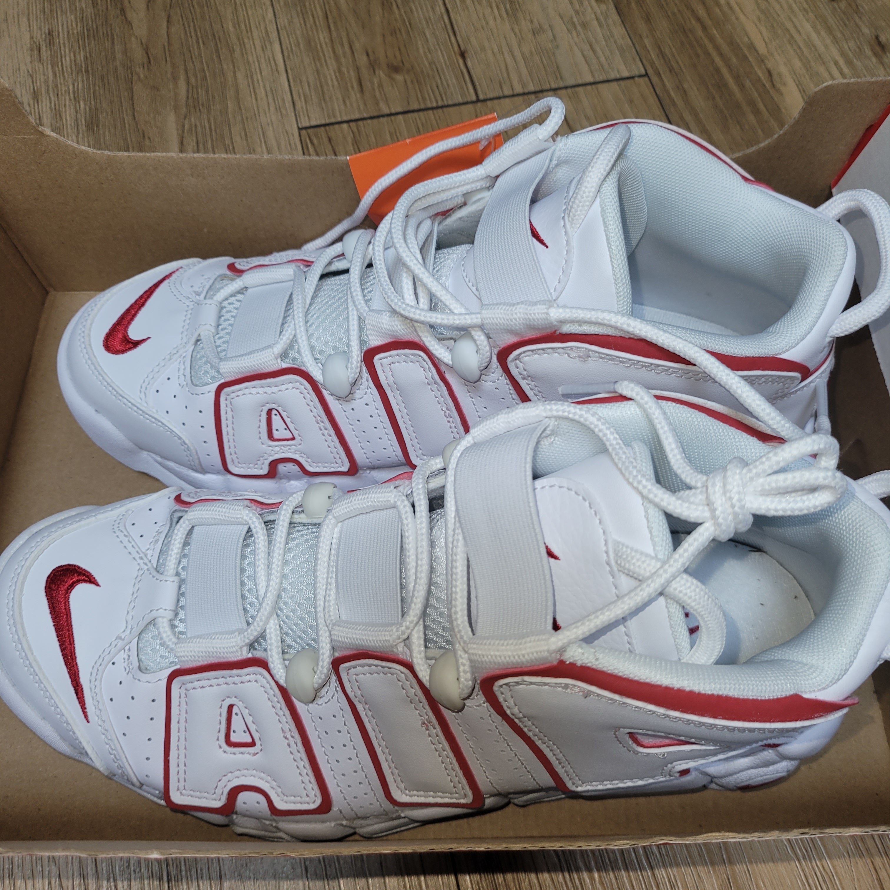 Nike Air More Uptempo White Varsity Red 2021 착용 스타일 - 1