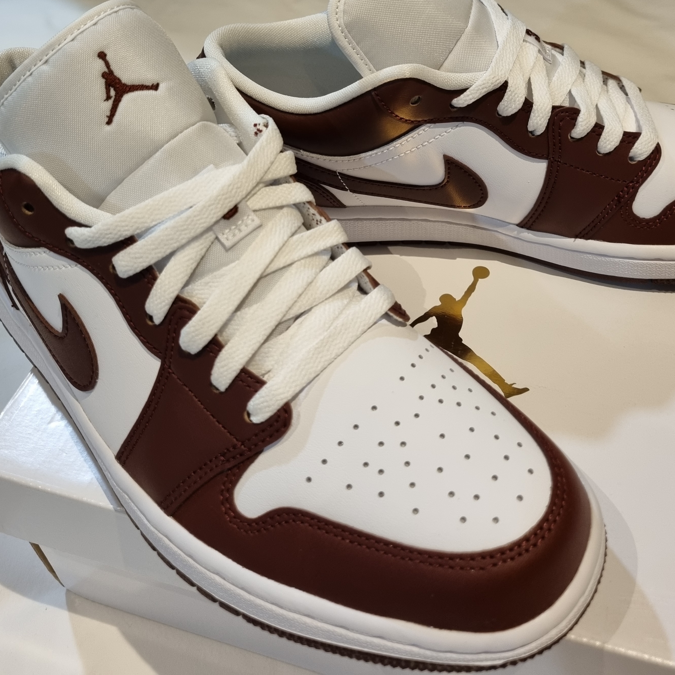 (W) Jordan 1 Low Bronze Eclipse 착용 스타일 - 1