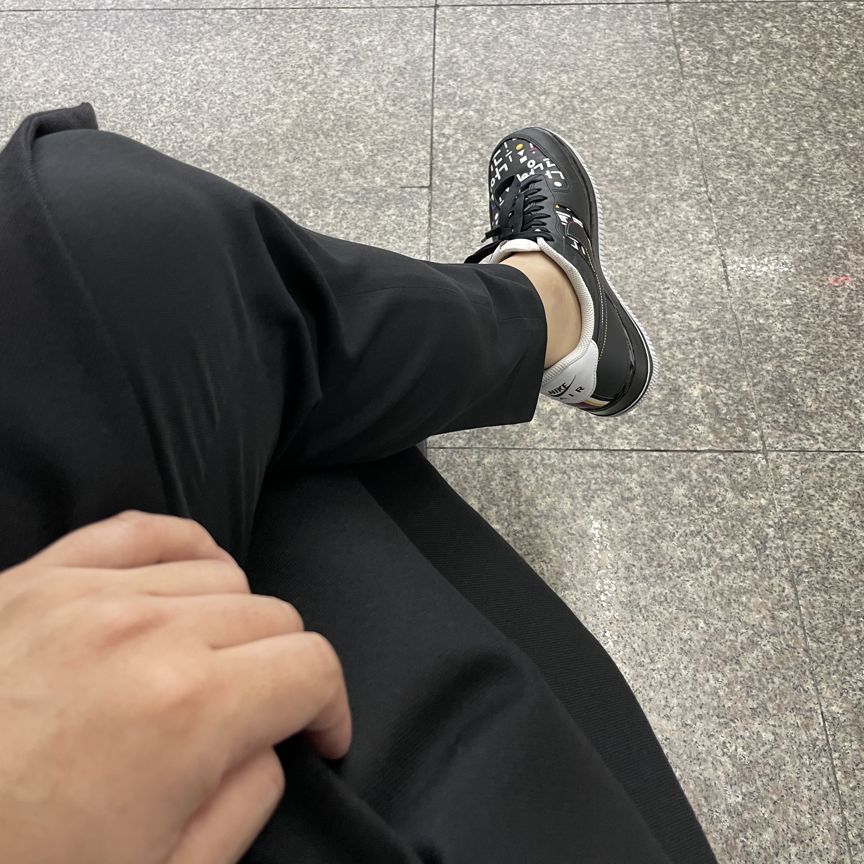 Nike Air Force 1 '07 LV8 Hangul Day 착용 스타일 - 2