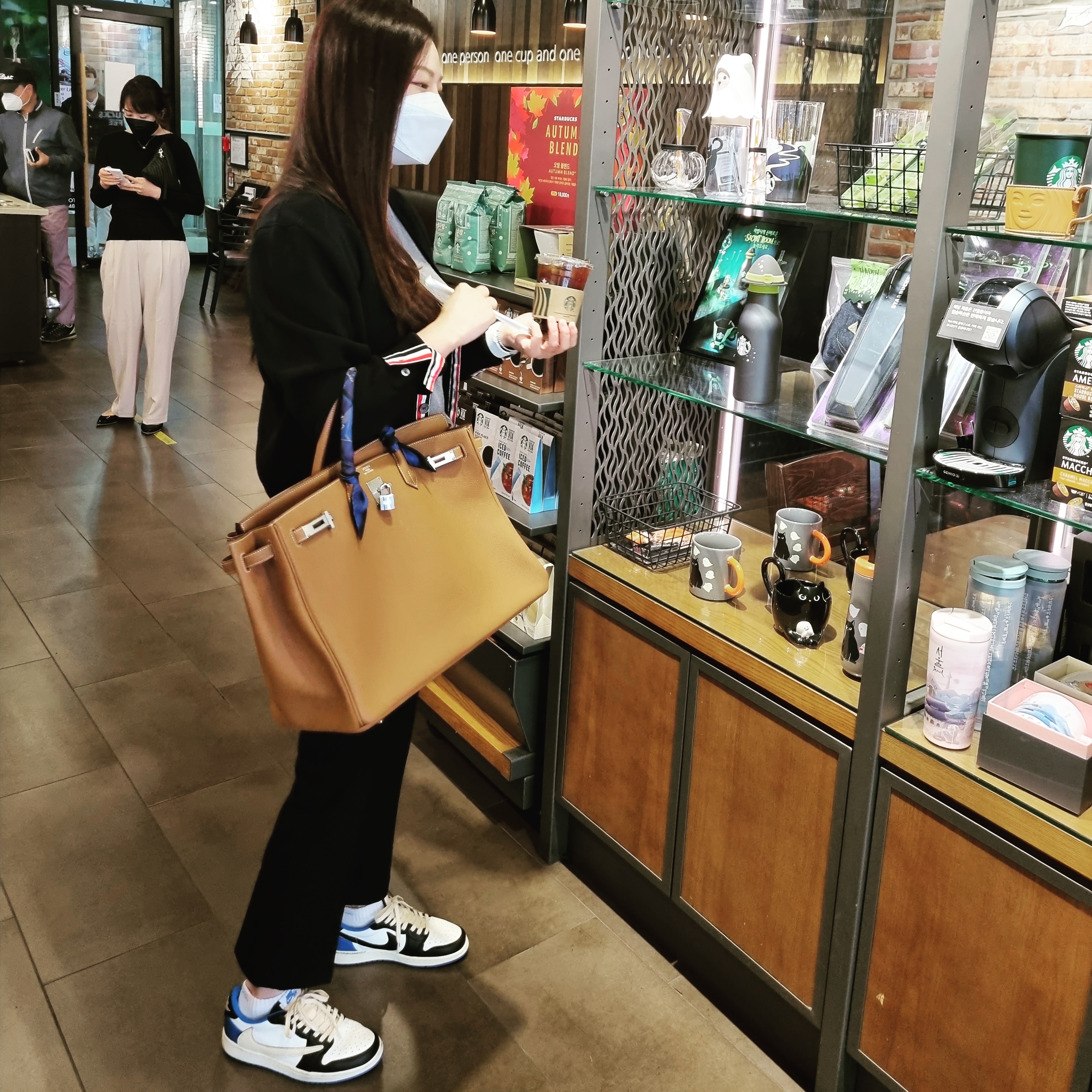 Jordan 1 x Travis Scott x Fragment Retro Low OG SP Military Blue 착용 스타일