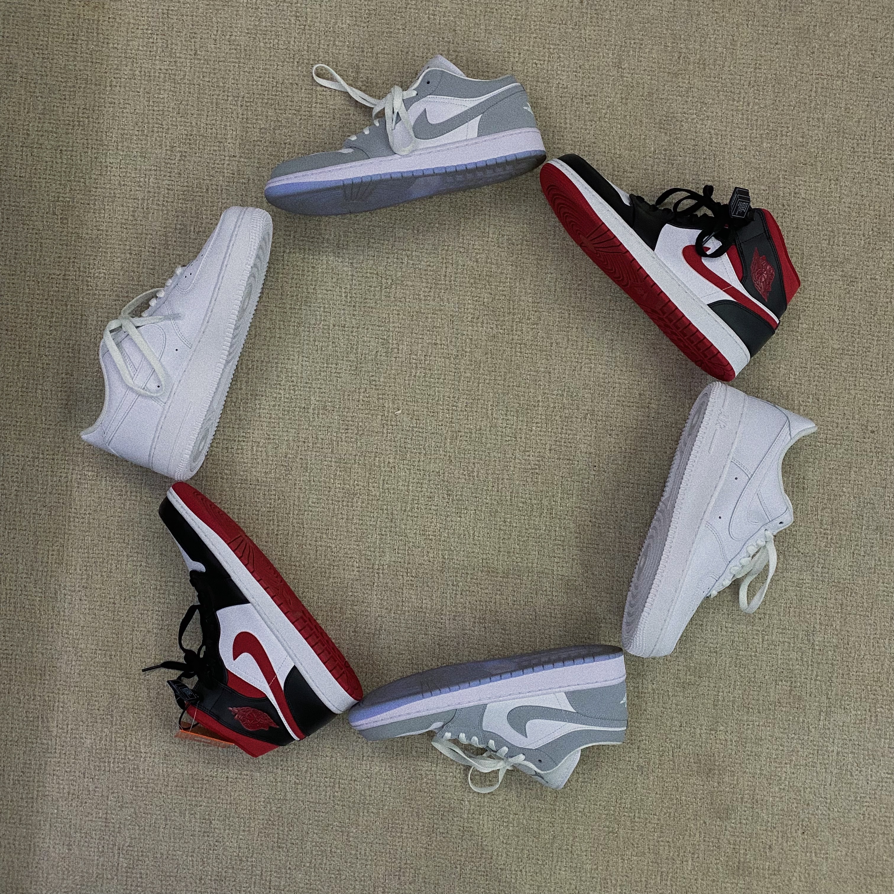 Jordan 1 Mid Gym Red Black White, (W) Jordan 1 Low White Wolf Grey 착용 스타일