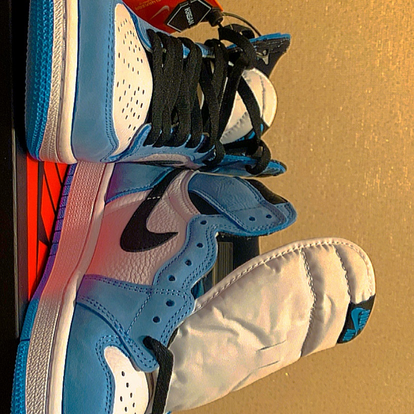 Jordan 1 Retro High OG University Blue 착용 스타일 - 1