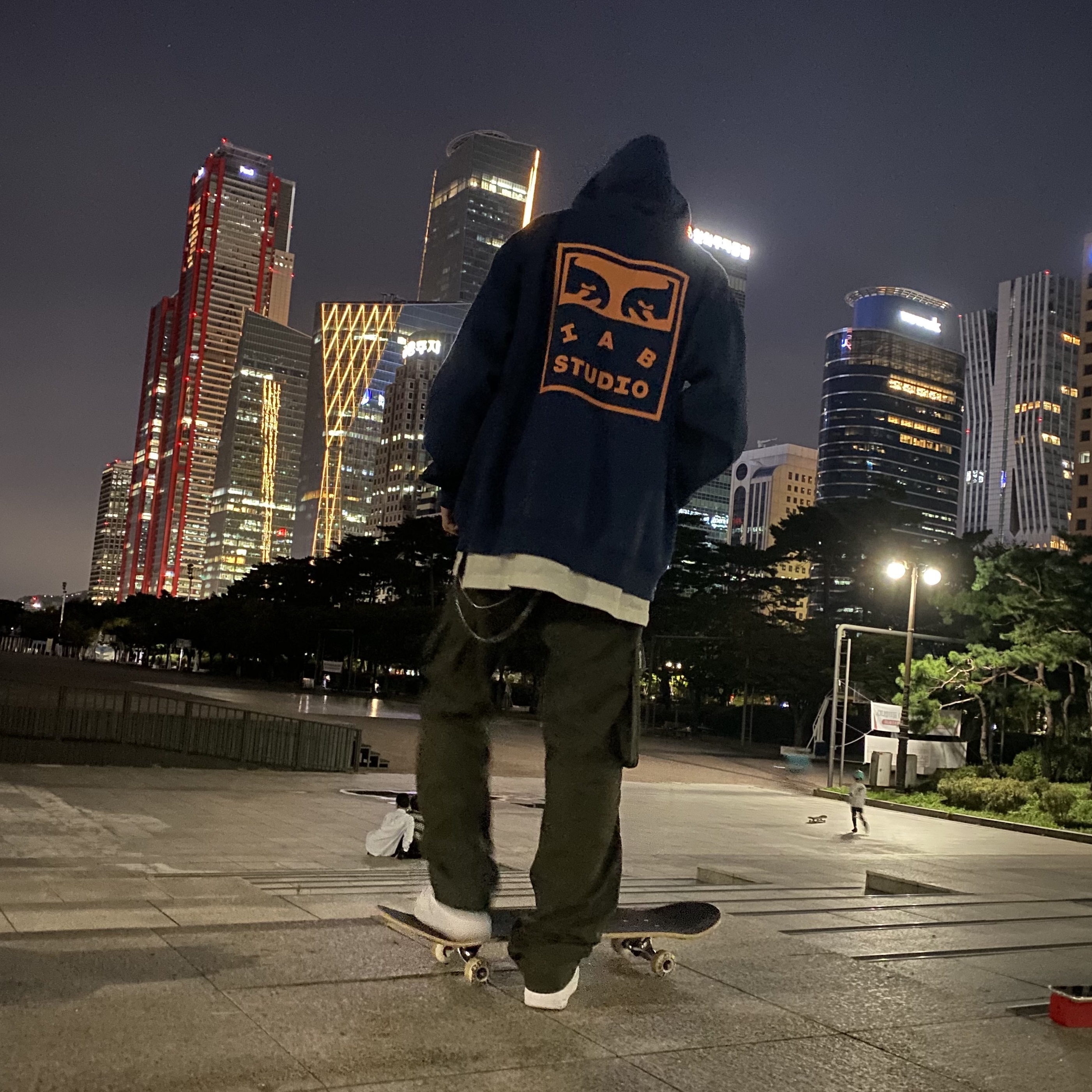 IAB Studio x Obey Eyes Icon Hoodie Oceana, Nike Air Force 1 '07 Low White 착용 스타일 - 3