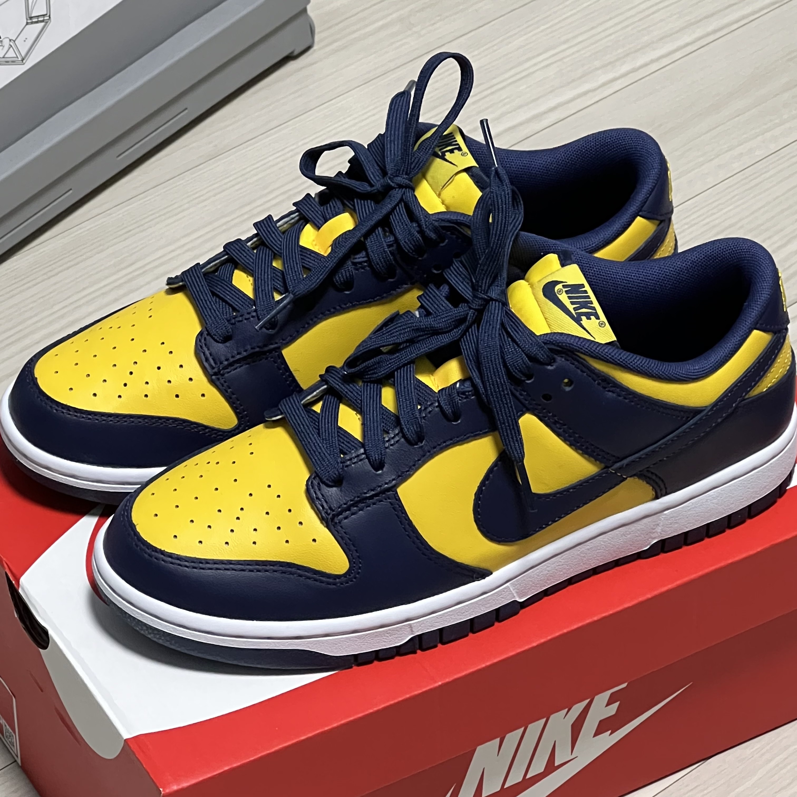 Nike Dunk Low Retro Varsity Maize 착용 스타일