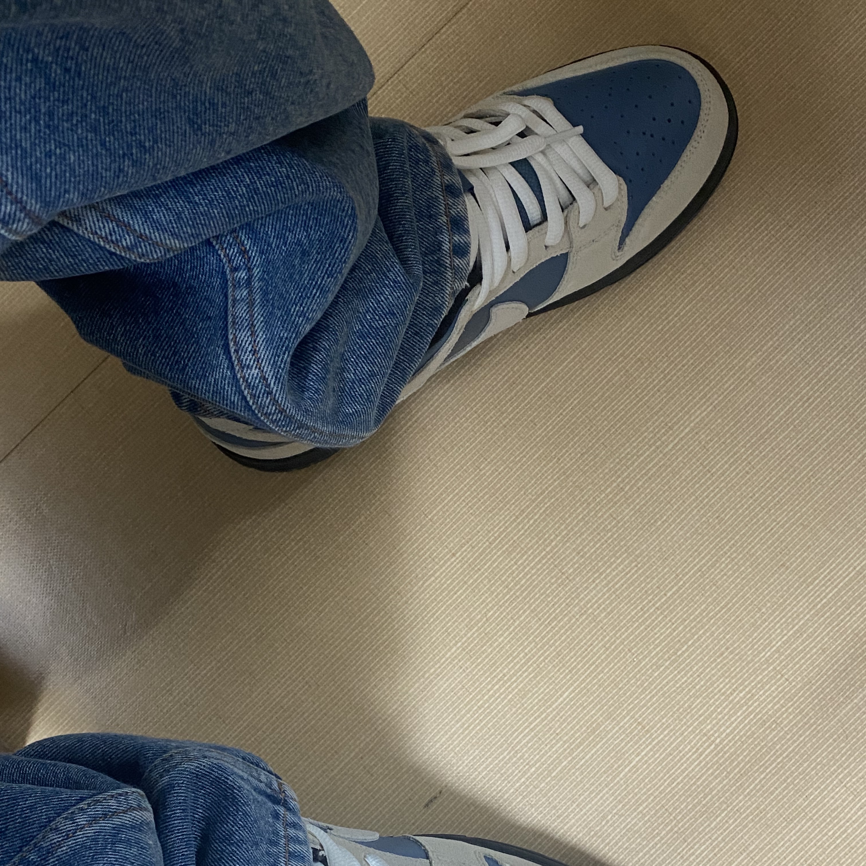 Nike SB Dunk Low Light Cream Thunderstorm 착용 스타일
