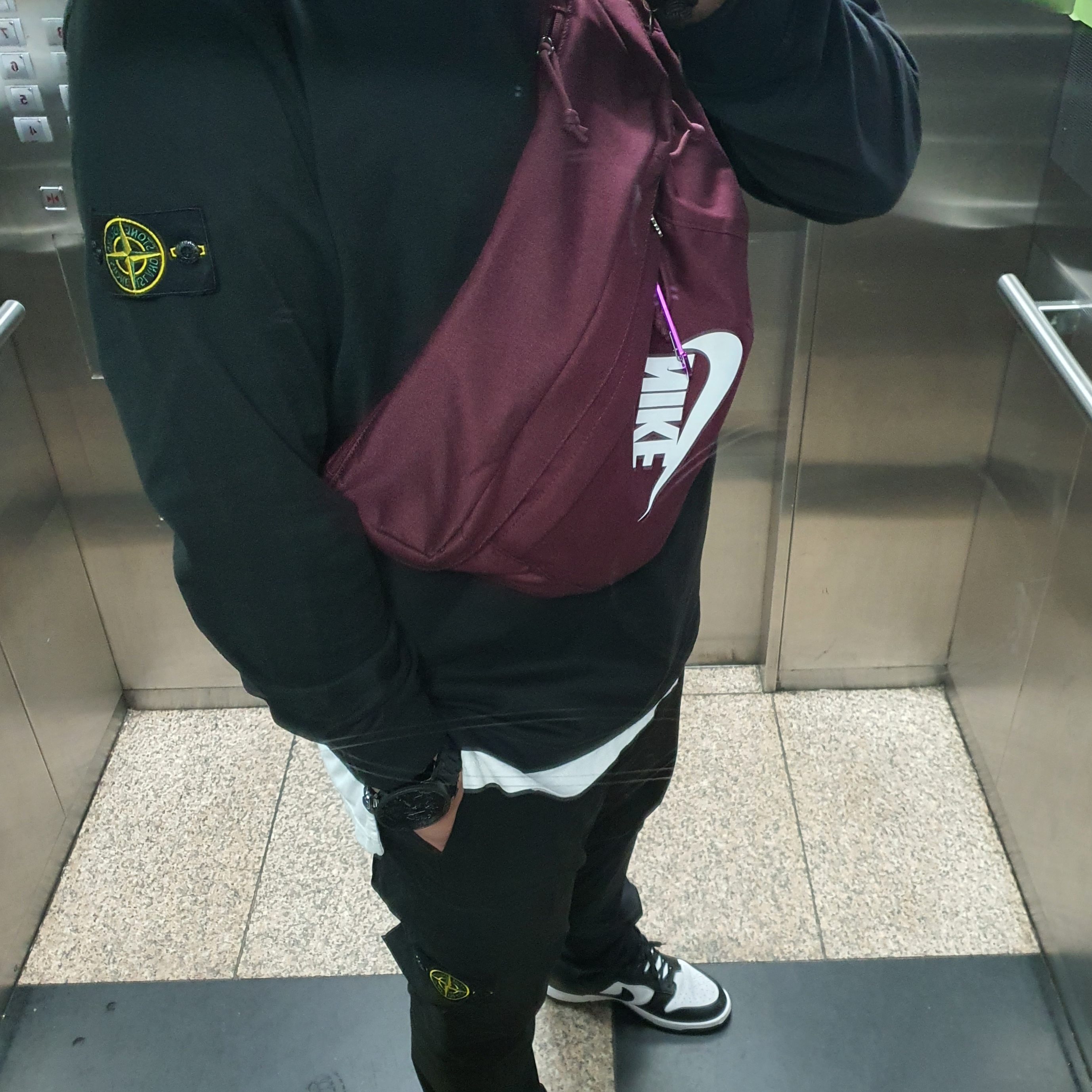 Stone Island 64450 Long Sleeve Crewneck Sweatshirt Black - 21SS, Nike Dunk Low Retro Black 착용 스타일