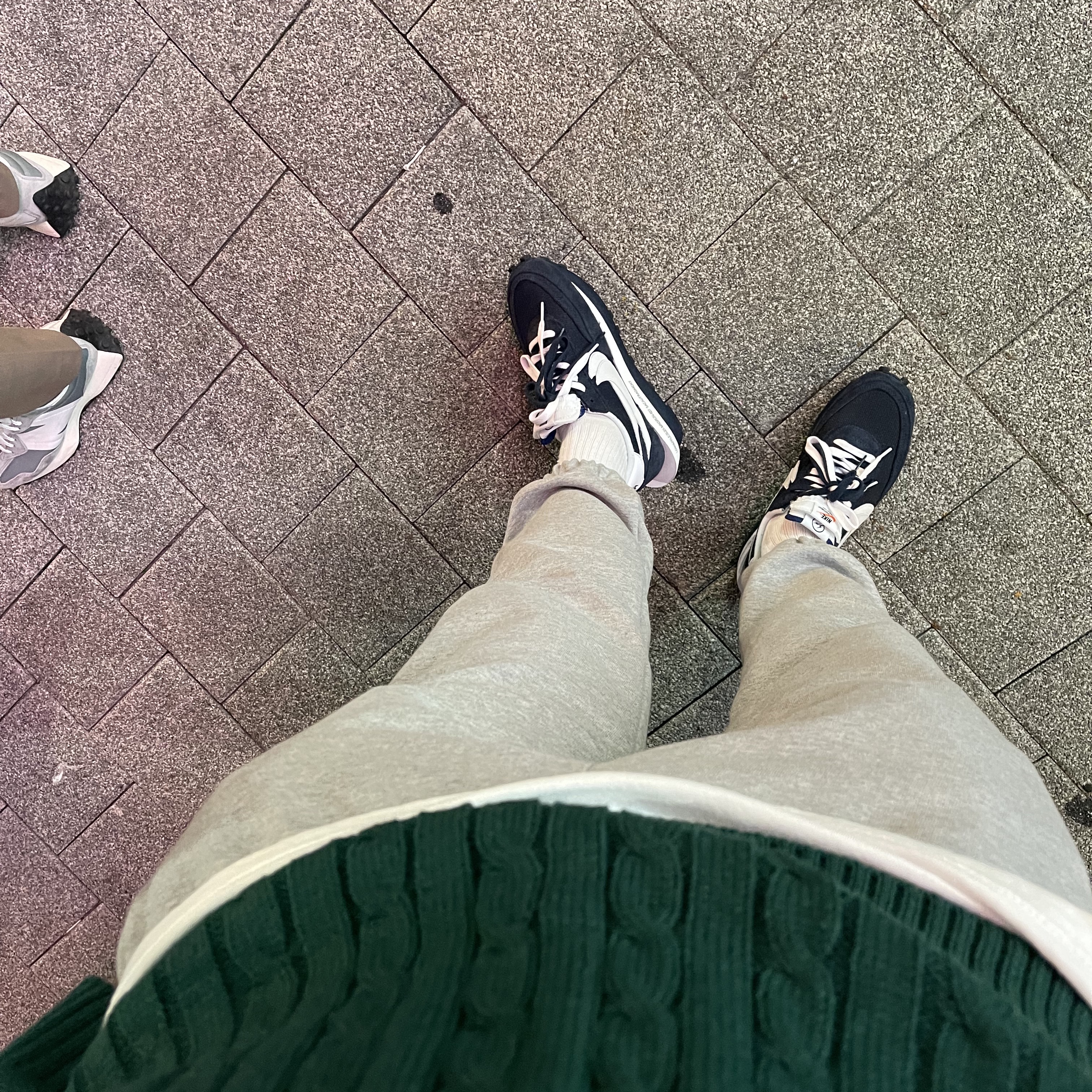 Nike x Sacai x Fragment LDWaffle Blackened Blue 착용 스타일 - 2