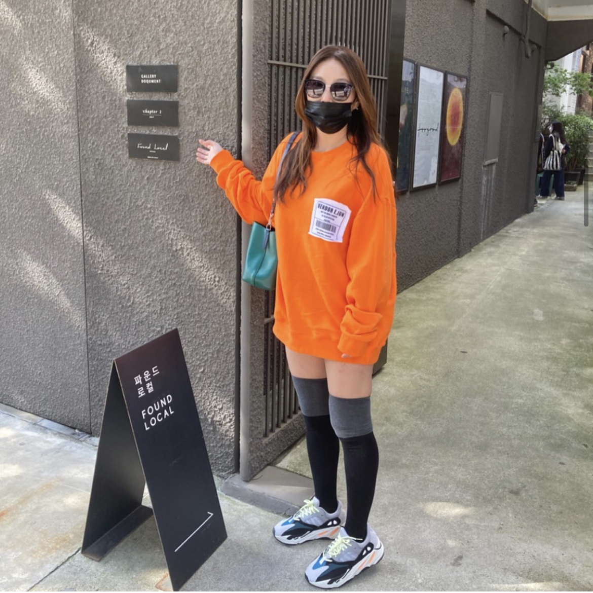 Adidas Yeezy Boost 700 Wave Runner Solid Grey 2017/2019 착용 스타일