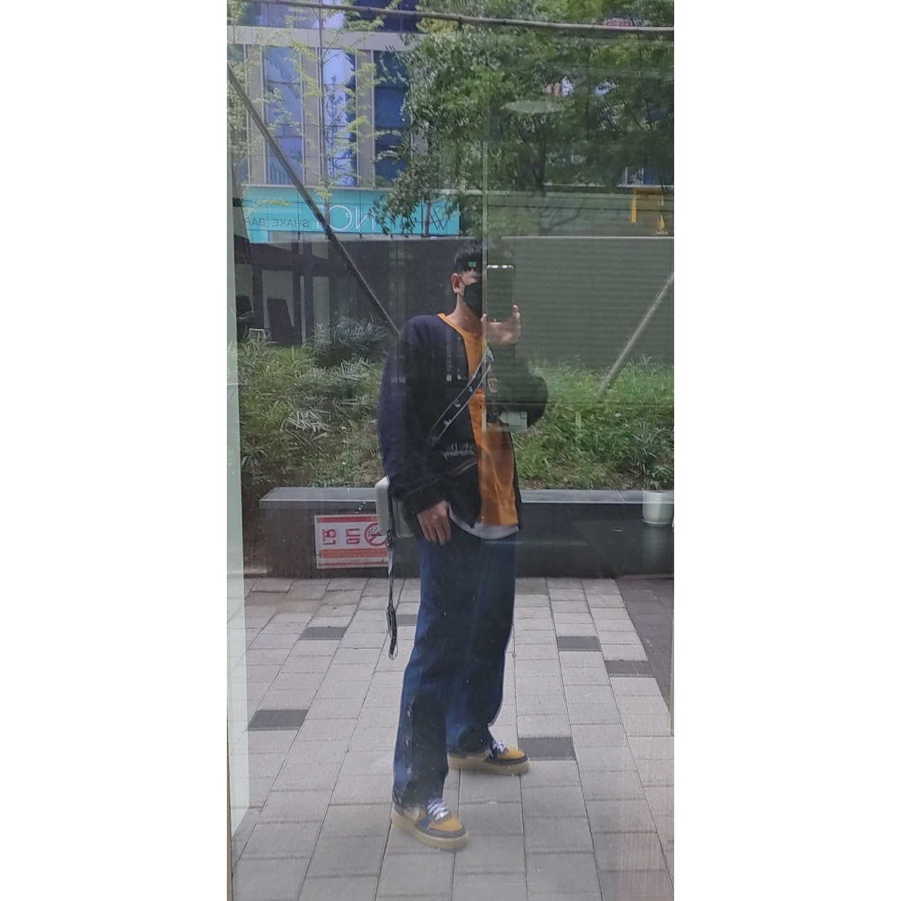 Nike x Undefeated Air Force 1 Low SP 5 On It Court Blue, Off-White x Amore Pacific Protection Box (Without Cosmetics) 착용 스타일 - 1