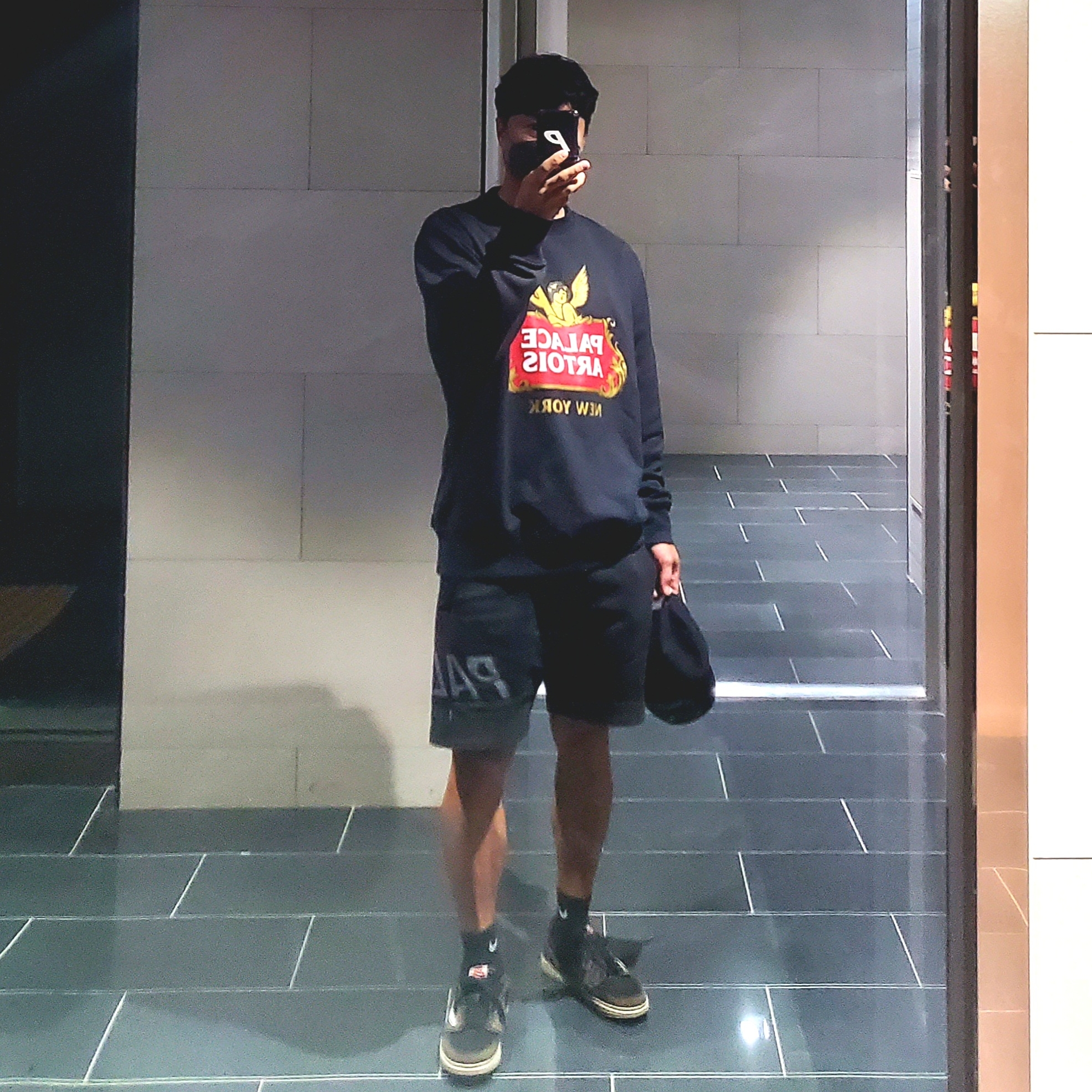 Palace x Stella Artois Cartouche Crew Black - 21FW 착용 스타일