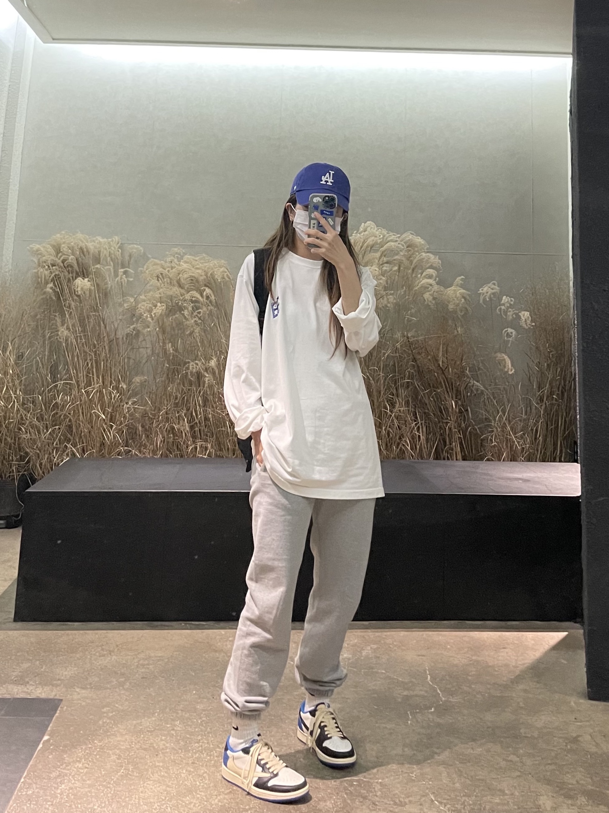 Jordan 1 x Travis Scott x Fragment Retro Low OG SP Military Blue 착용 스타일