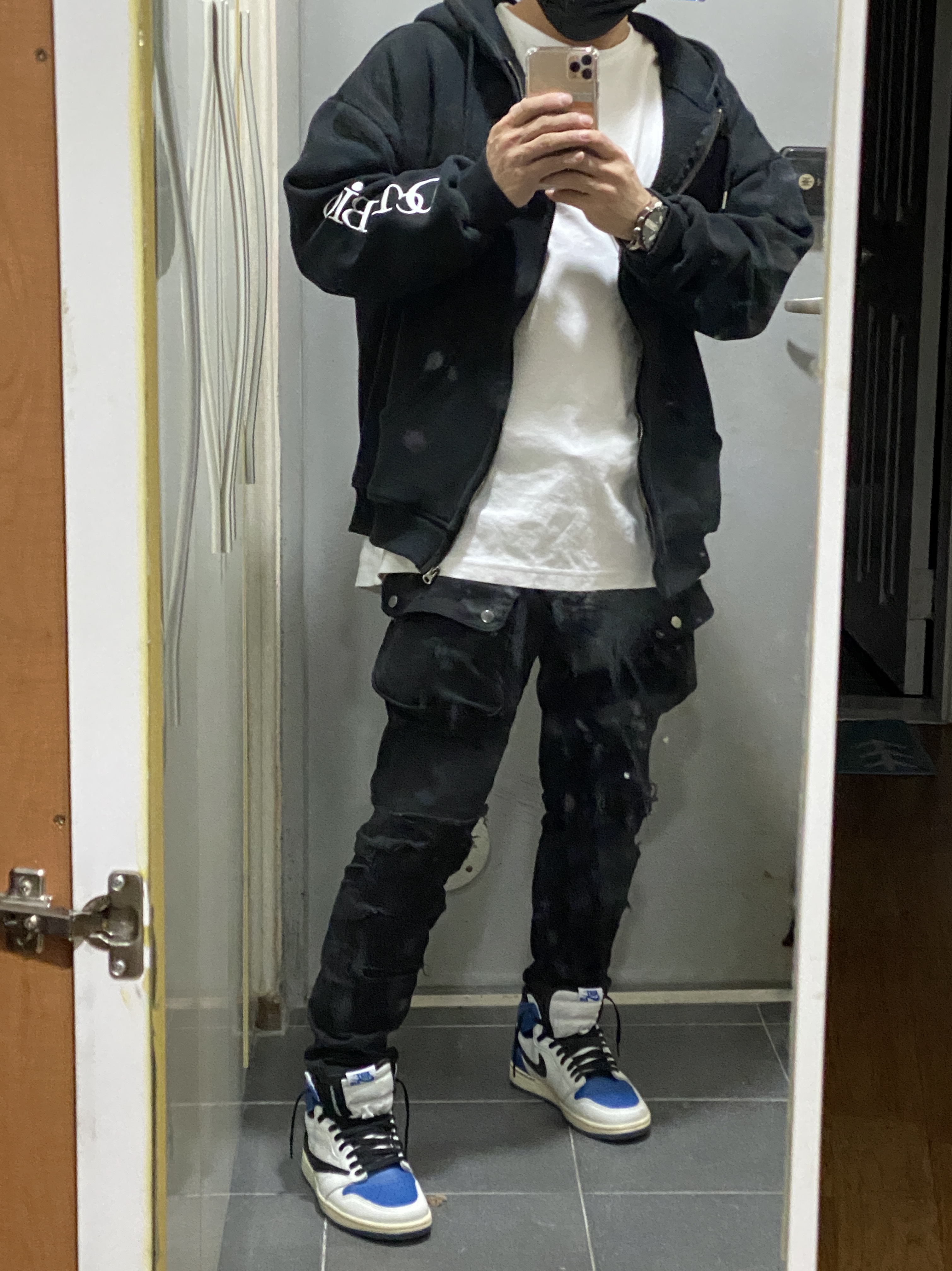 Jordan 1 x Travis Scott x Fragment Retro High OG SP Military Blue 착용 스타일