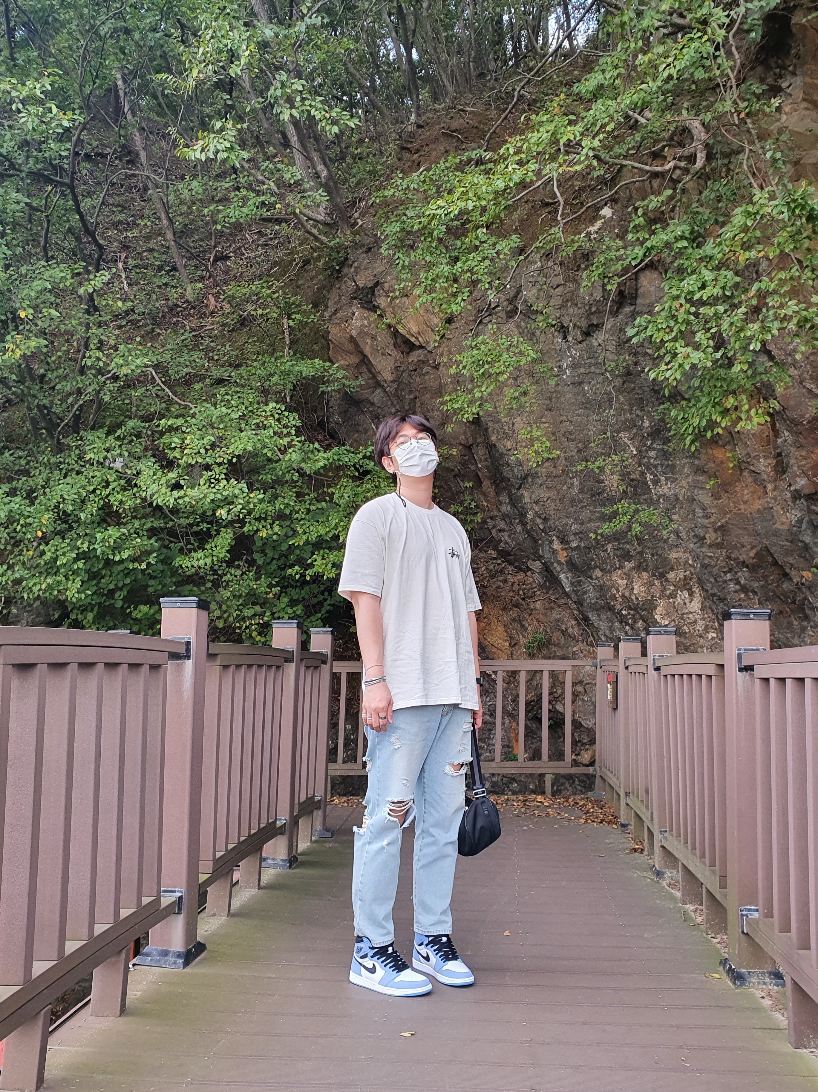 Jordan 1 Retro High OG University Blue, Stussy Life Is A Gamble Pigment Dyed T-Shirt Natural 착용 스타일