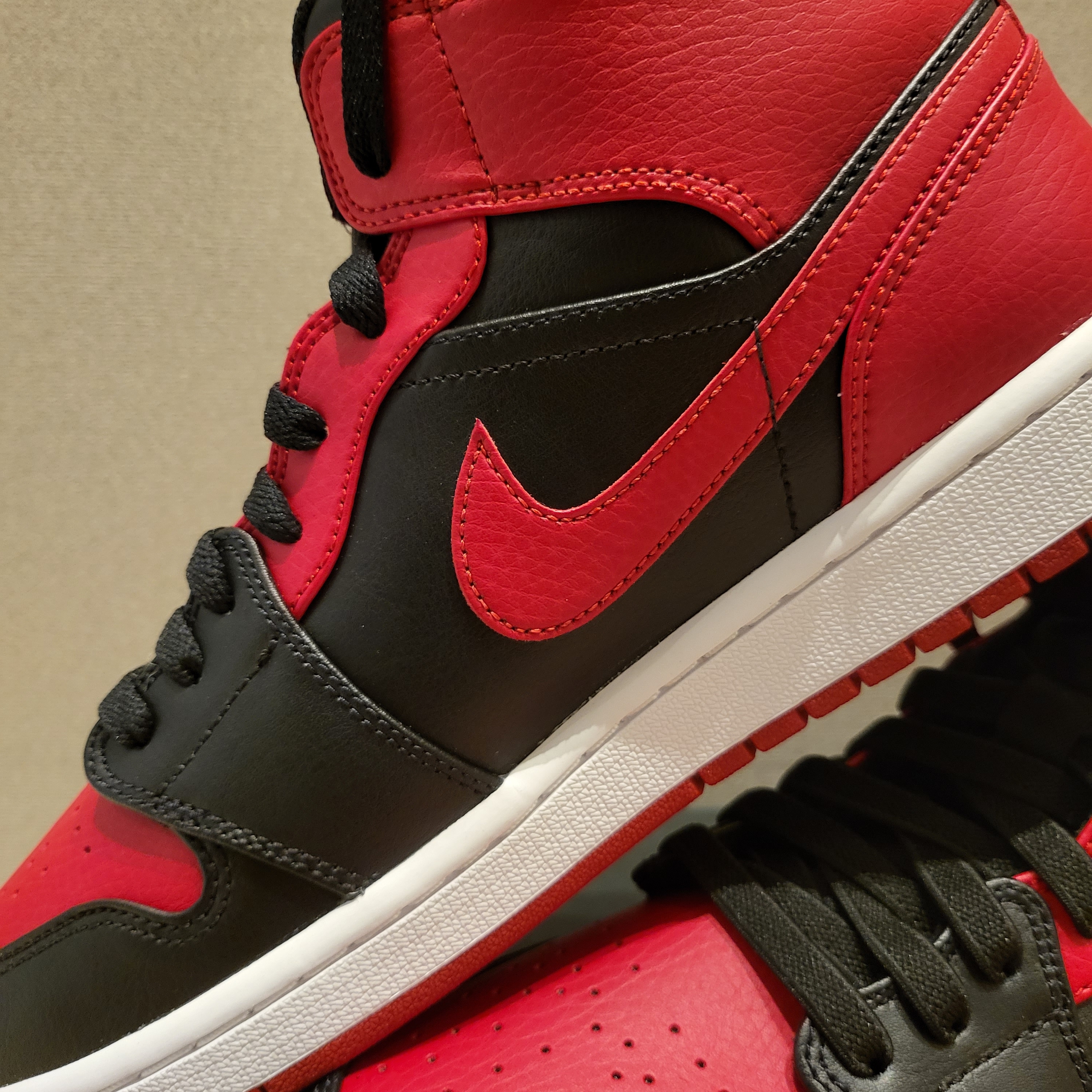 Jordan 1 Mid Bred Banned 2020 착용 스타일 - 2