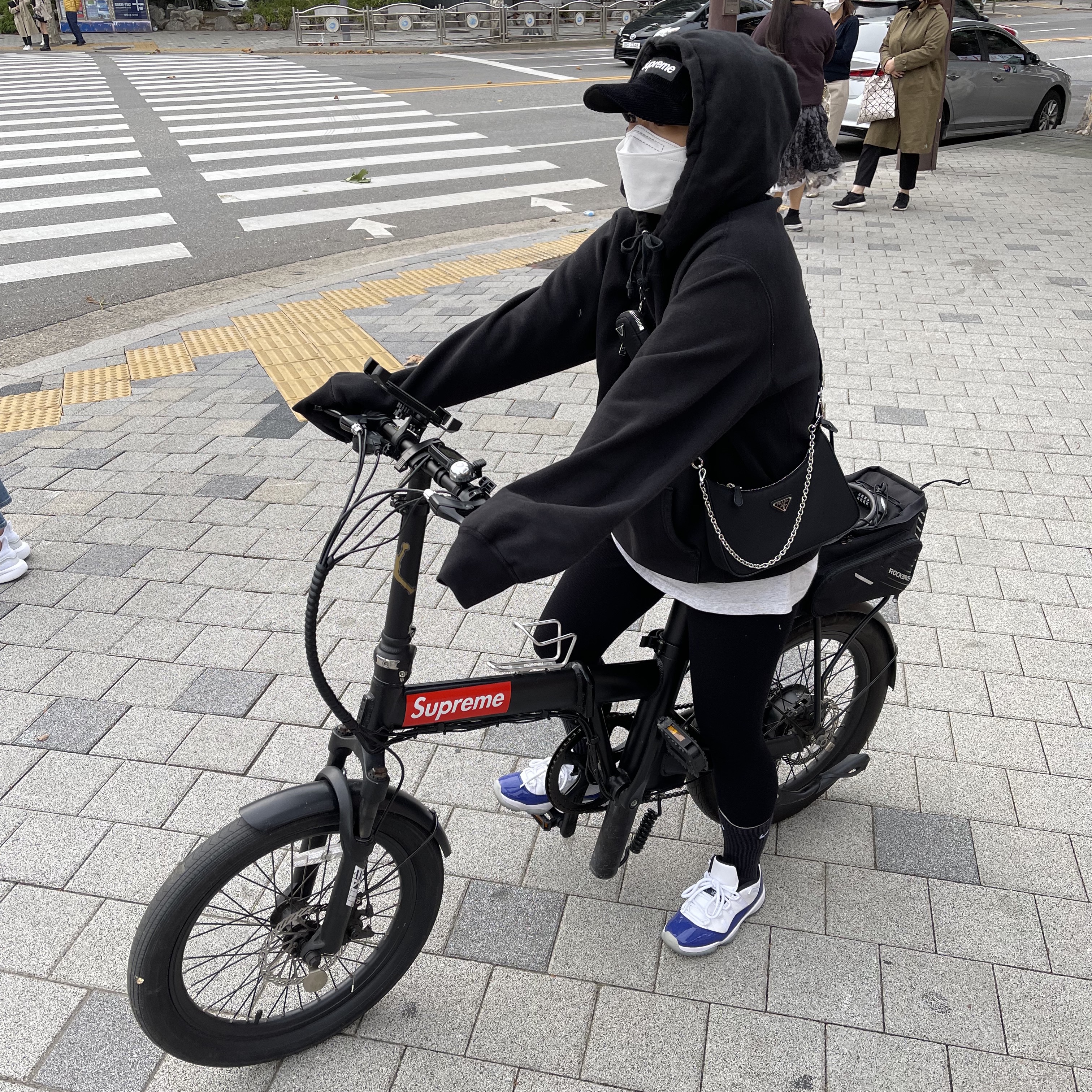 (W) Jordan 11 Retro Low Concord Sketch, Supreme Bandana Box Logo Hooded Sweatshirt Black - 19FW 착용 스타일