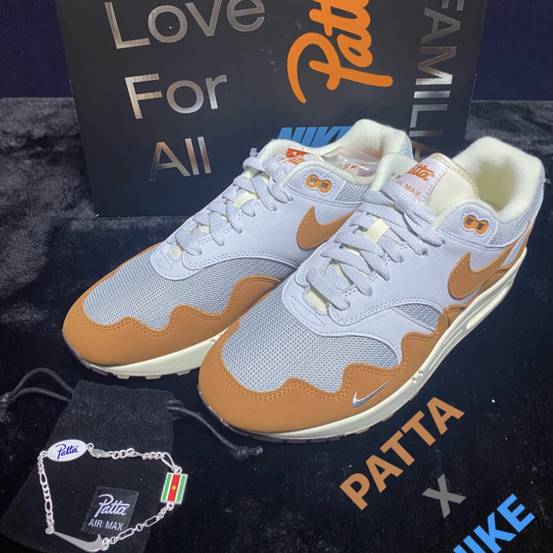Nike x Patta Air Max 1 Monarch 착용 스타일