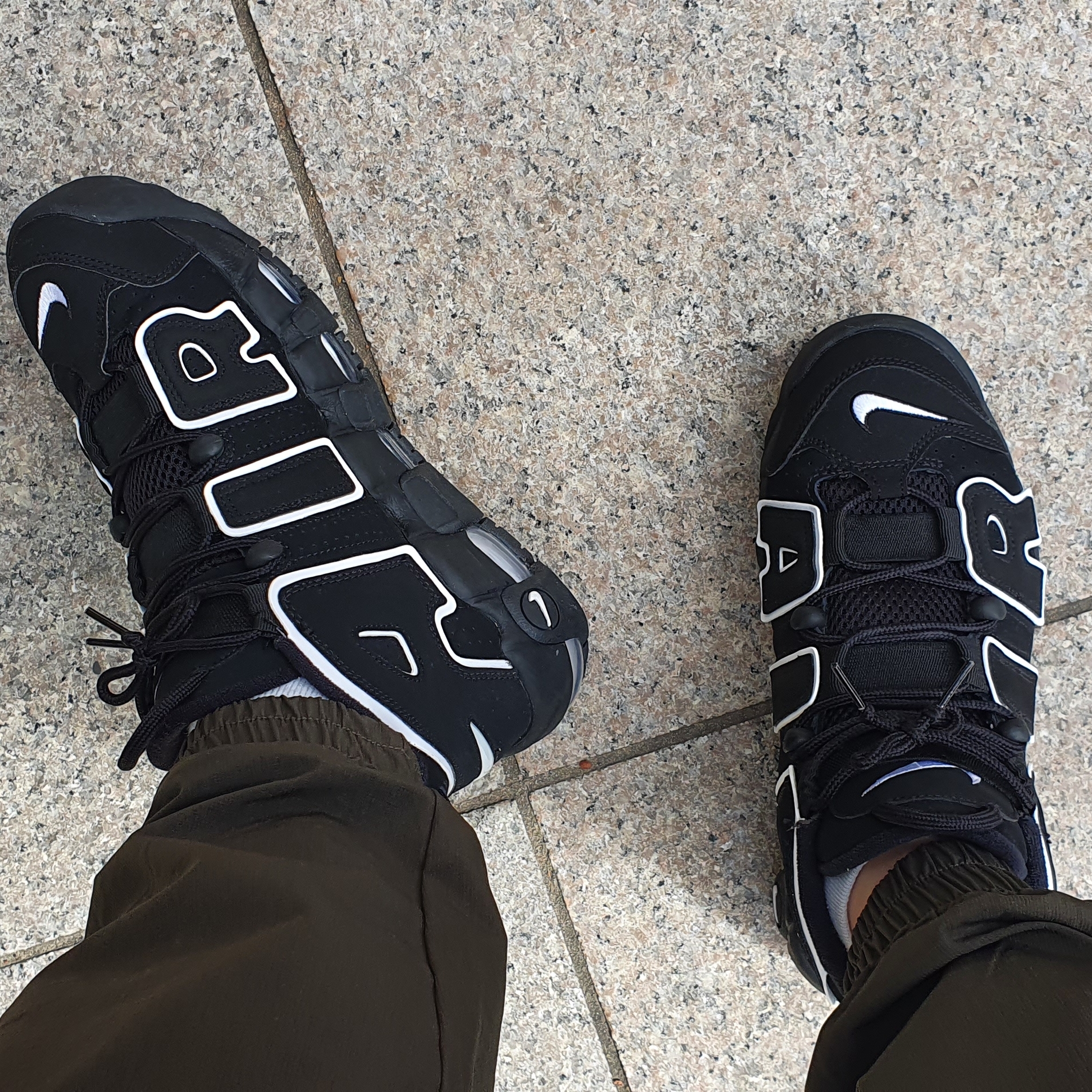 Nike Air More Uptempo Black White 2020 착용 스타일 - 2
