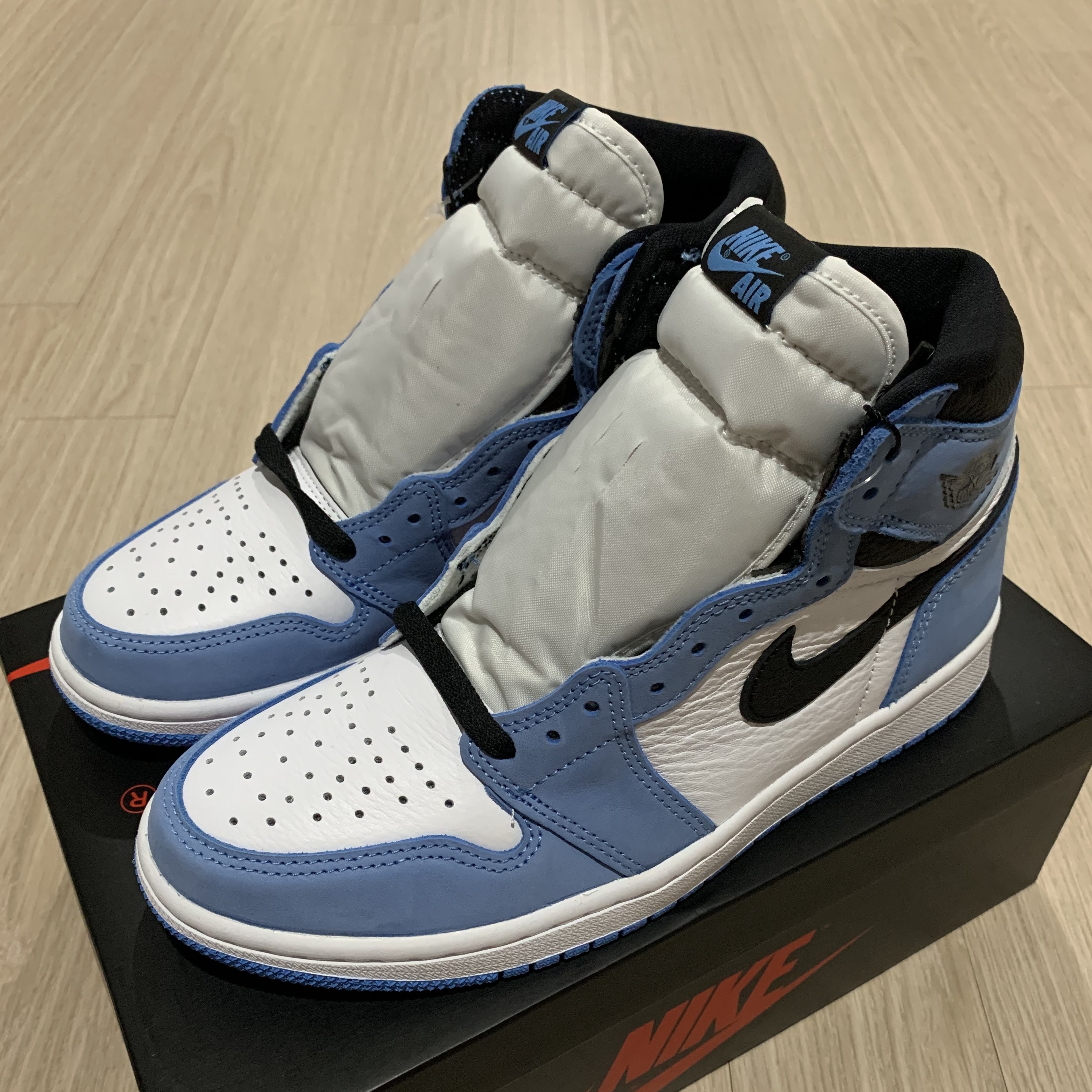 Jordan 1 Retro High OG University Blue 착용 스타일 - 1