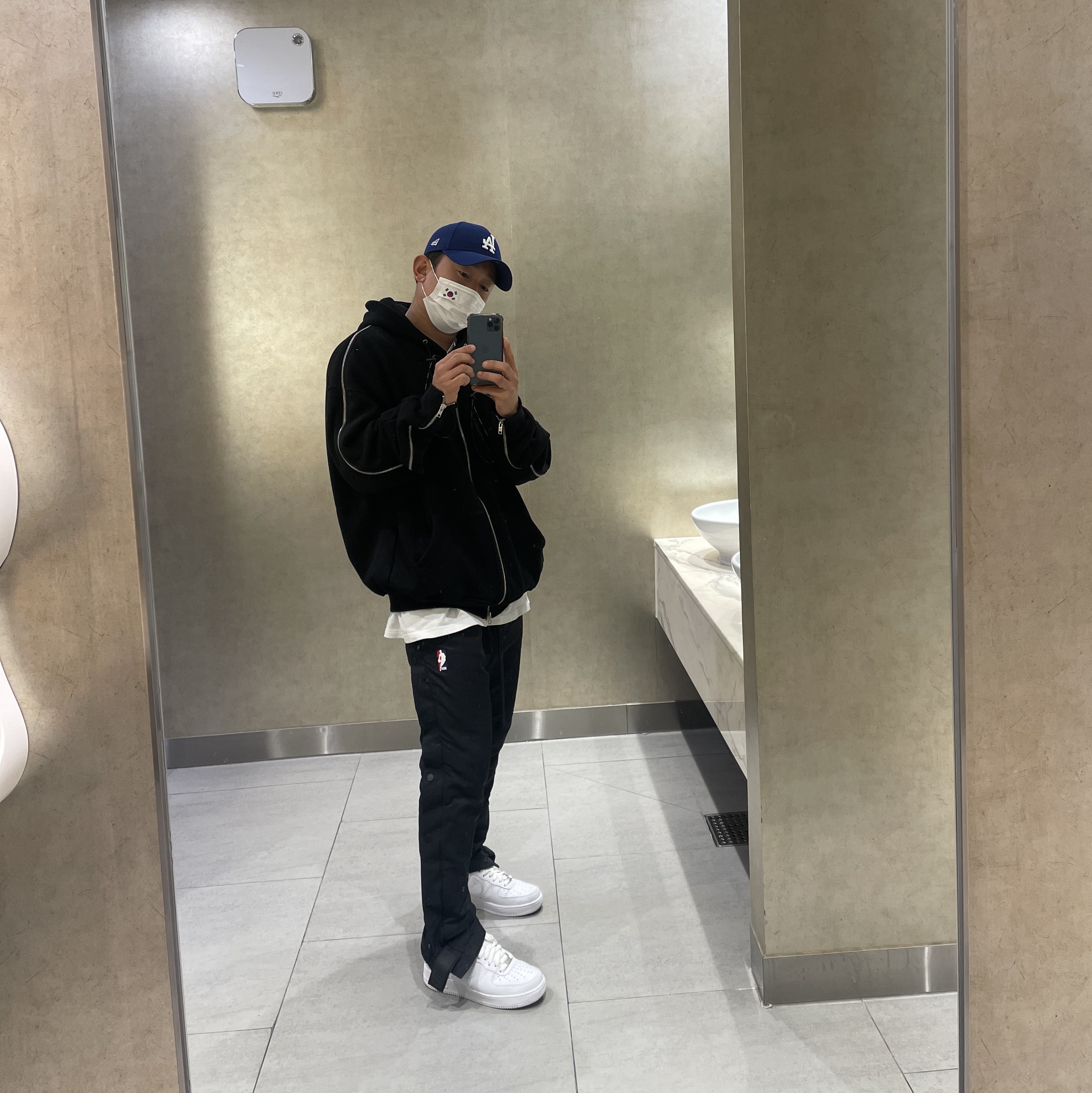 Nike Air Force 1 '07 Low White, Nike x Fear of God Warm Up Pants Off Noir 착용 스타일