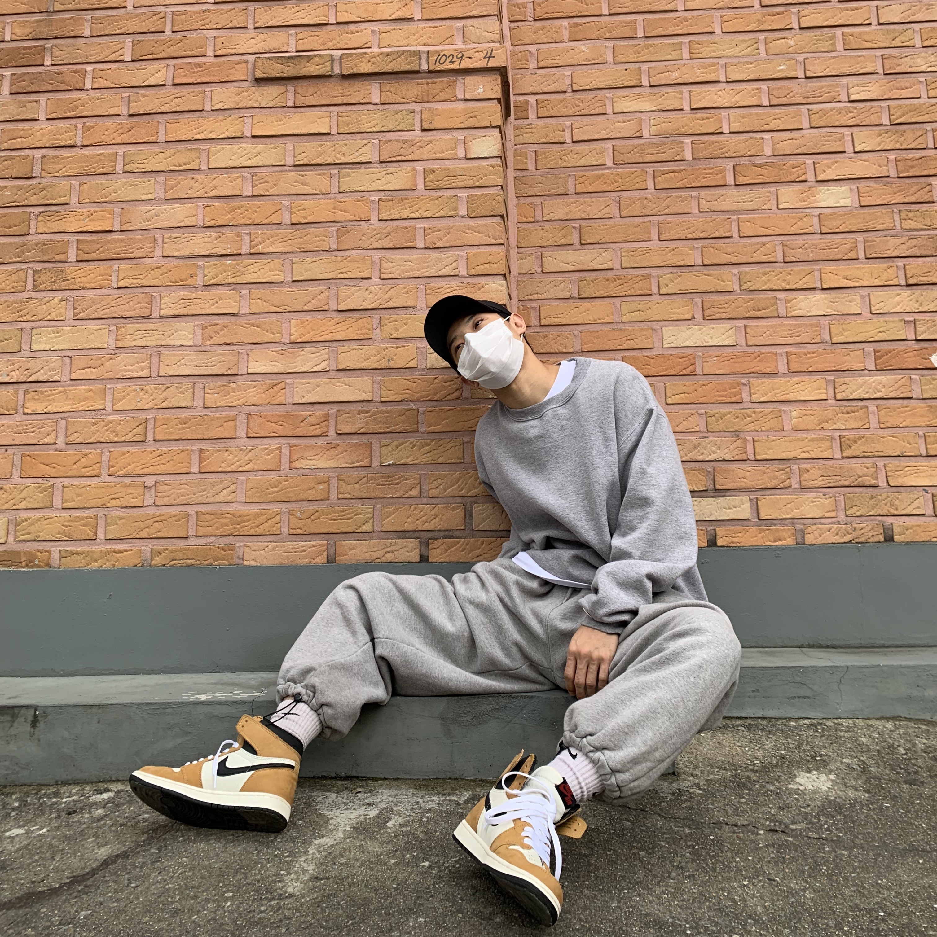 Jordan 1 Retro High Rookie of the Year, Palace Da One T-Shirt White - 21FW 착용 스타일