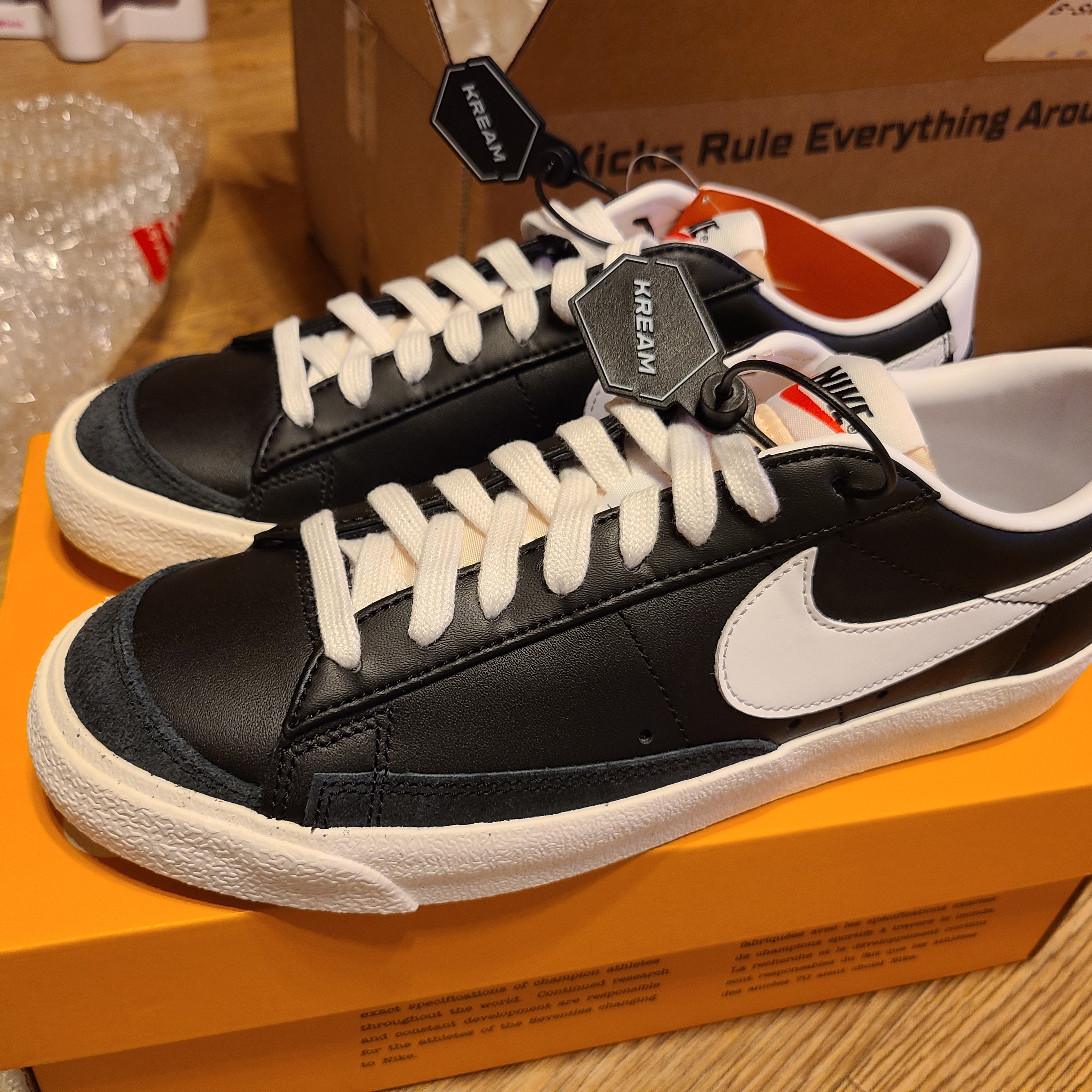 Nike Blazer Low '77 Vintage Black White 착용 스타일 - 1