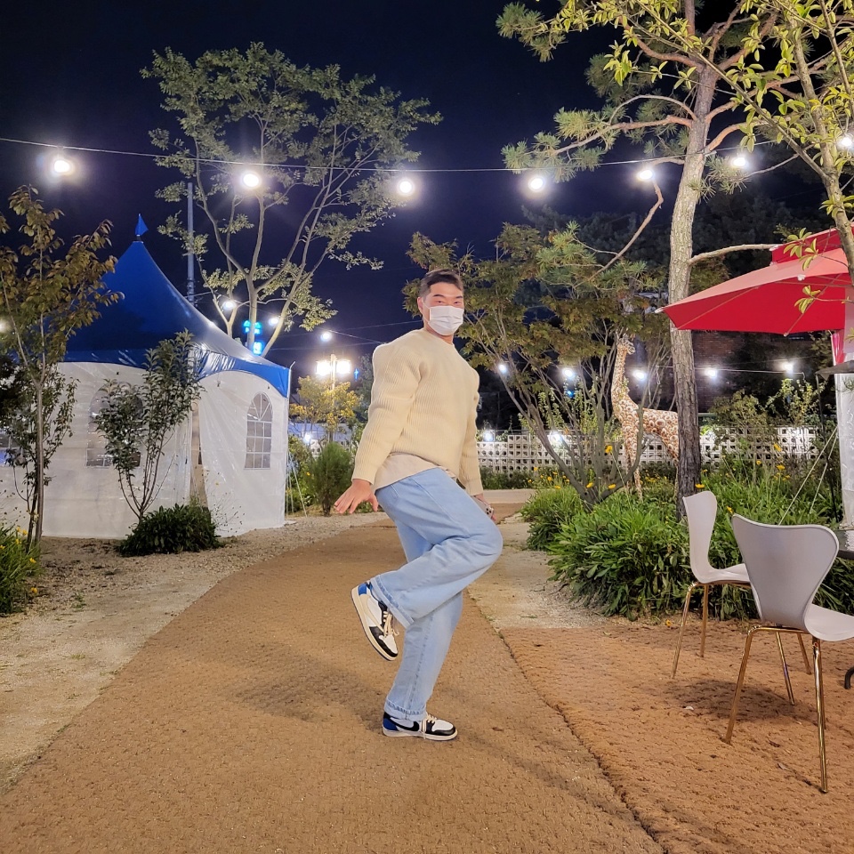 Jordan 1 x Travis Scott x Fragment Retro Low OG SP Military Blue 착용 스타일 - 2