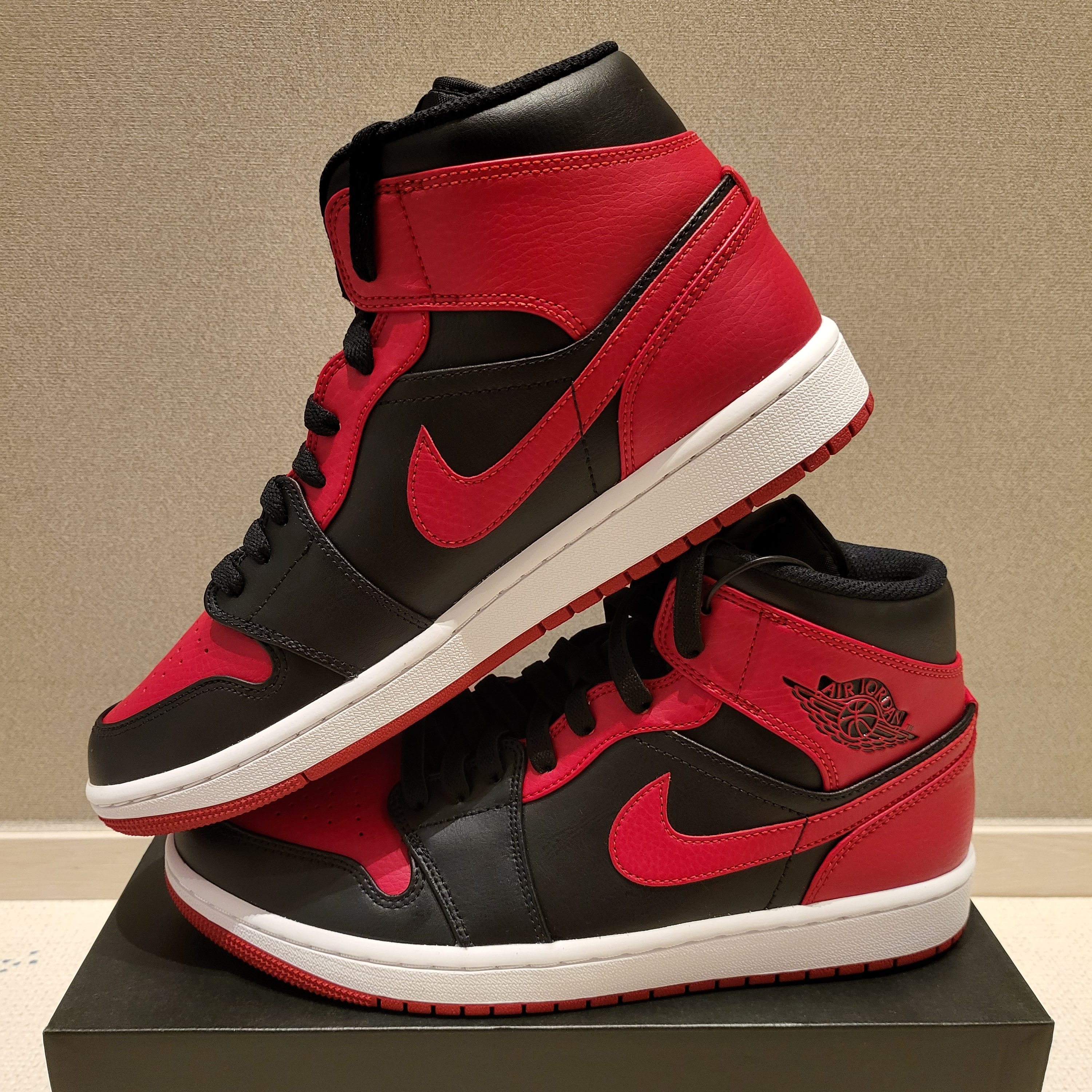 Jordan 1 Mid Bred Banned 2020 착용 스타일 - 1